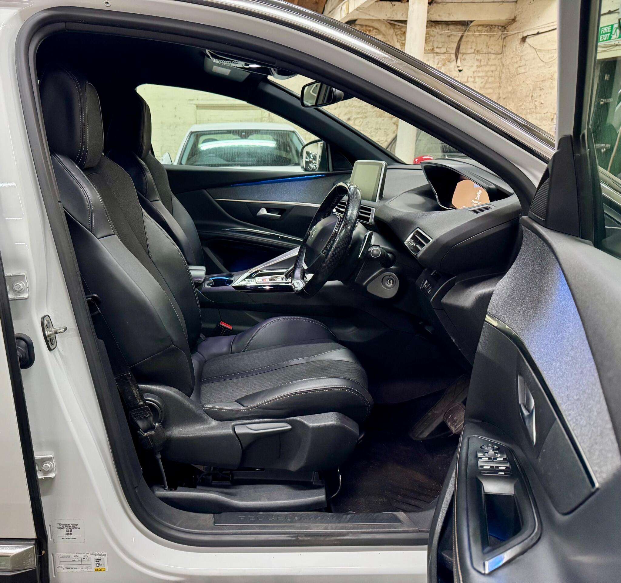 2020 PEUGEOT 5008 2020 PEUGEOT 5008