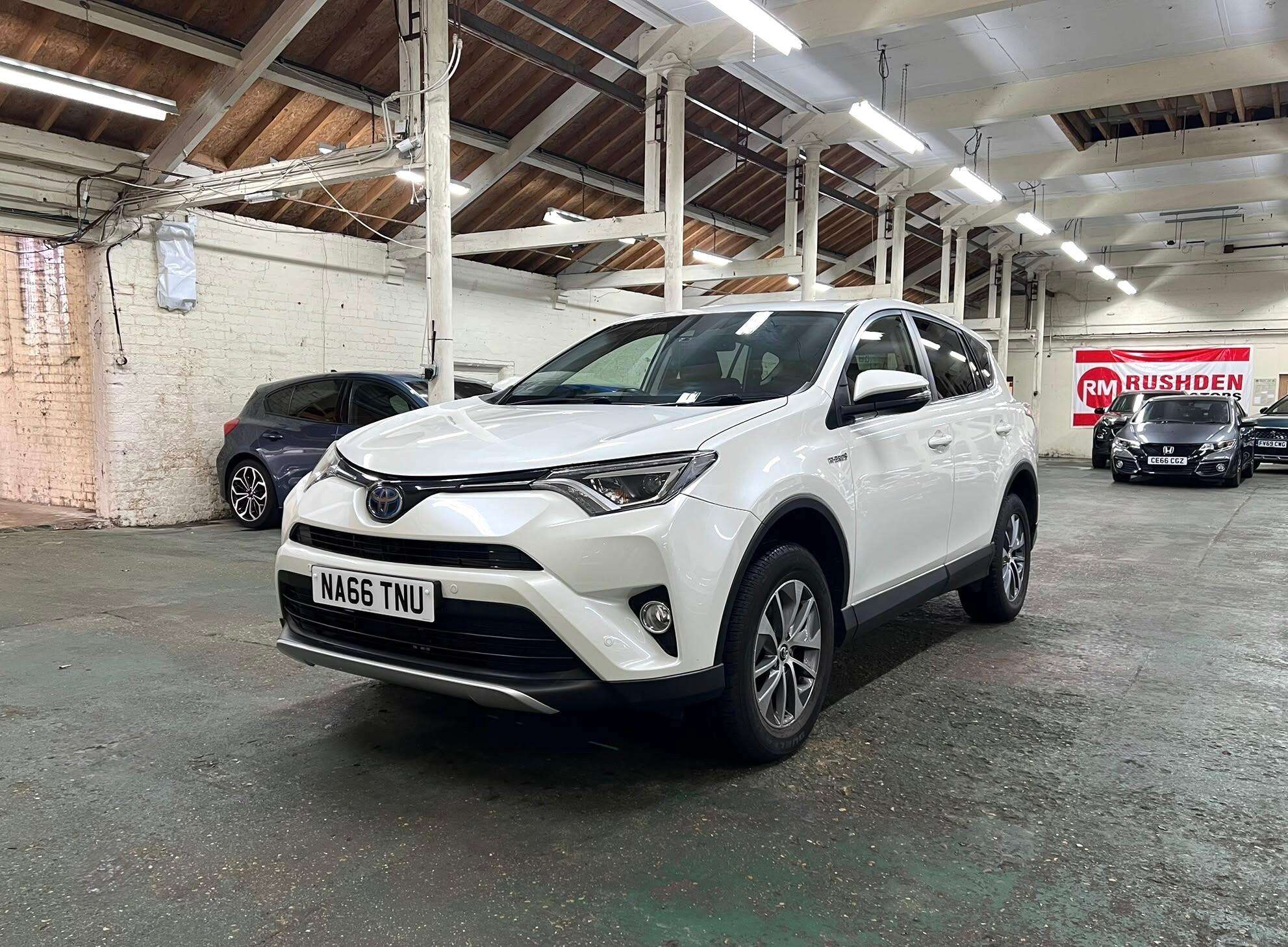 A 2016 TOYOTA RAV4 2.5 VVT-h Business Edition Plus CVT Euro 6 (s/s) 5dr A 2016 TOYOTA RAV4 2.5 VVT-h Business Edition Plus CVT Euro 6 (s/s) 5dr