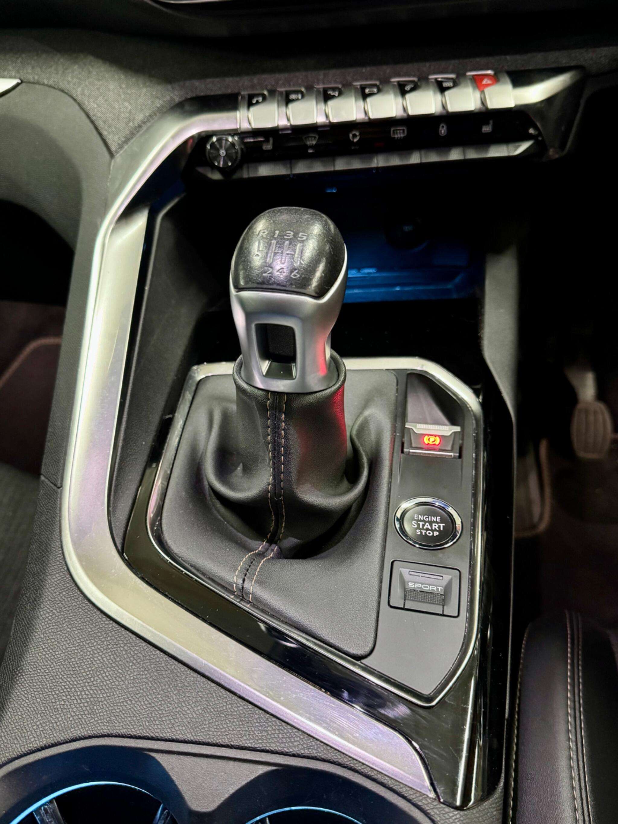 2019 PEUGEOT 5008 2019 PEUGEOT 5008