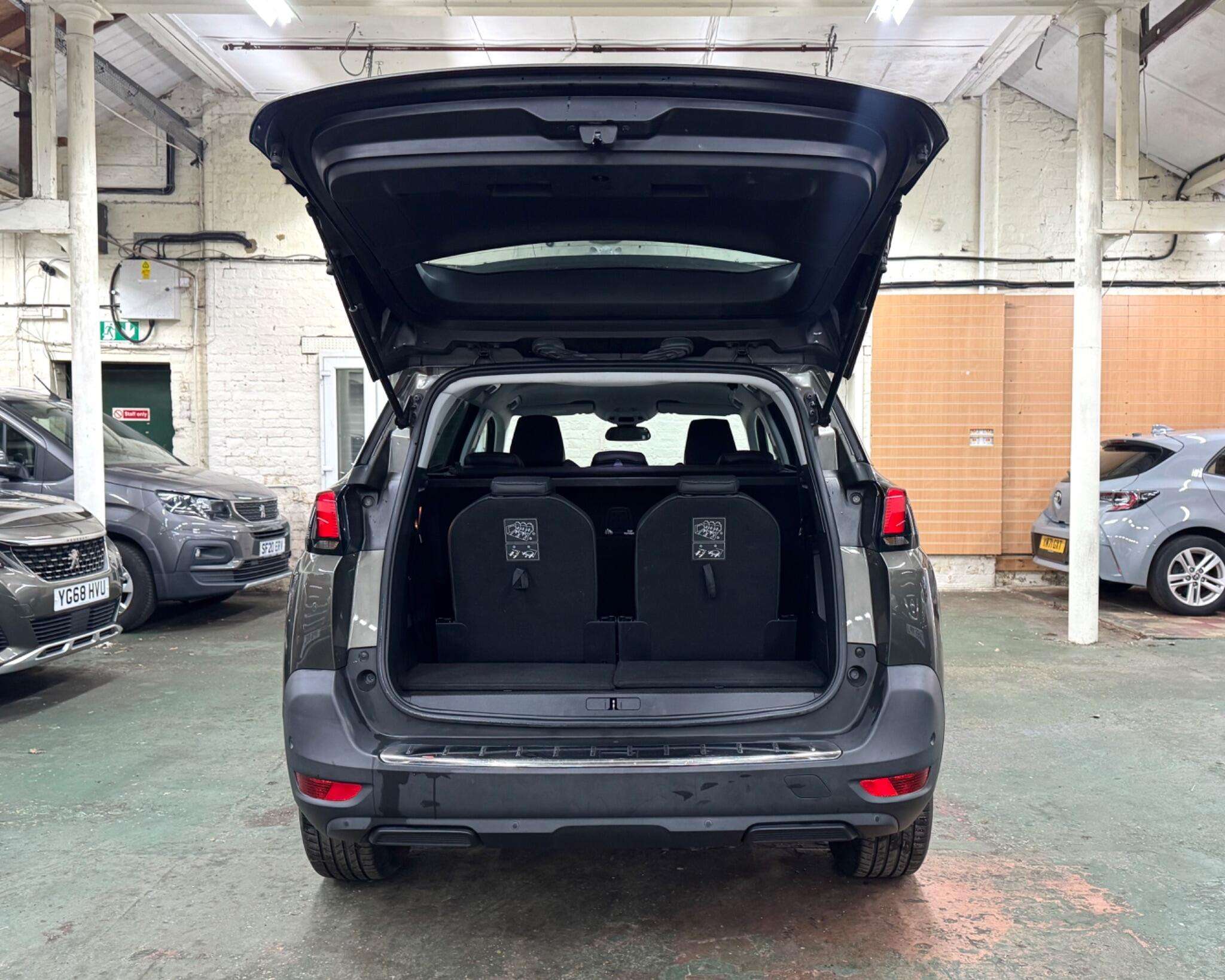 2019 PEUGEOT 5008 2019 PEUGEOT 5008