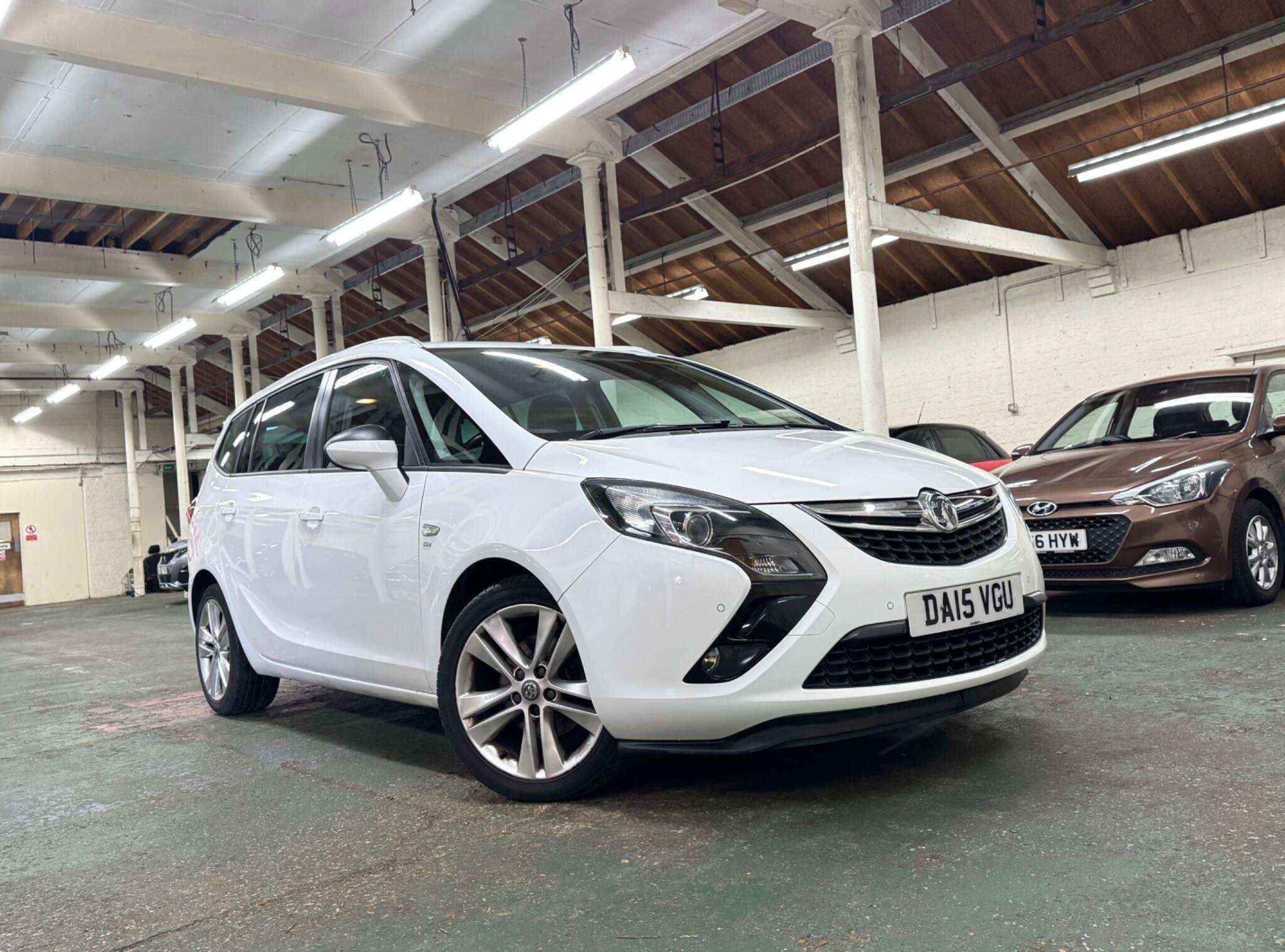 A 2015 VAUXHALL ZAFIRA TOURER 1.6 CDTi ecoFLEX SRi Euro 6 (s/s) 5dr A 2015 VAUXHALL ZAFIRA TOURER 1.6 CDTi ecoFLEX SRi Euro 6 (s/s) 5dr