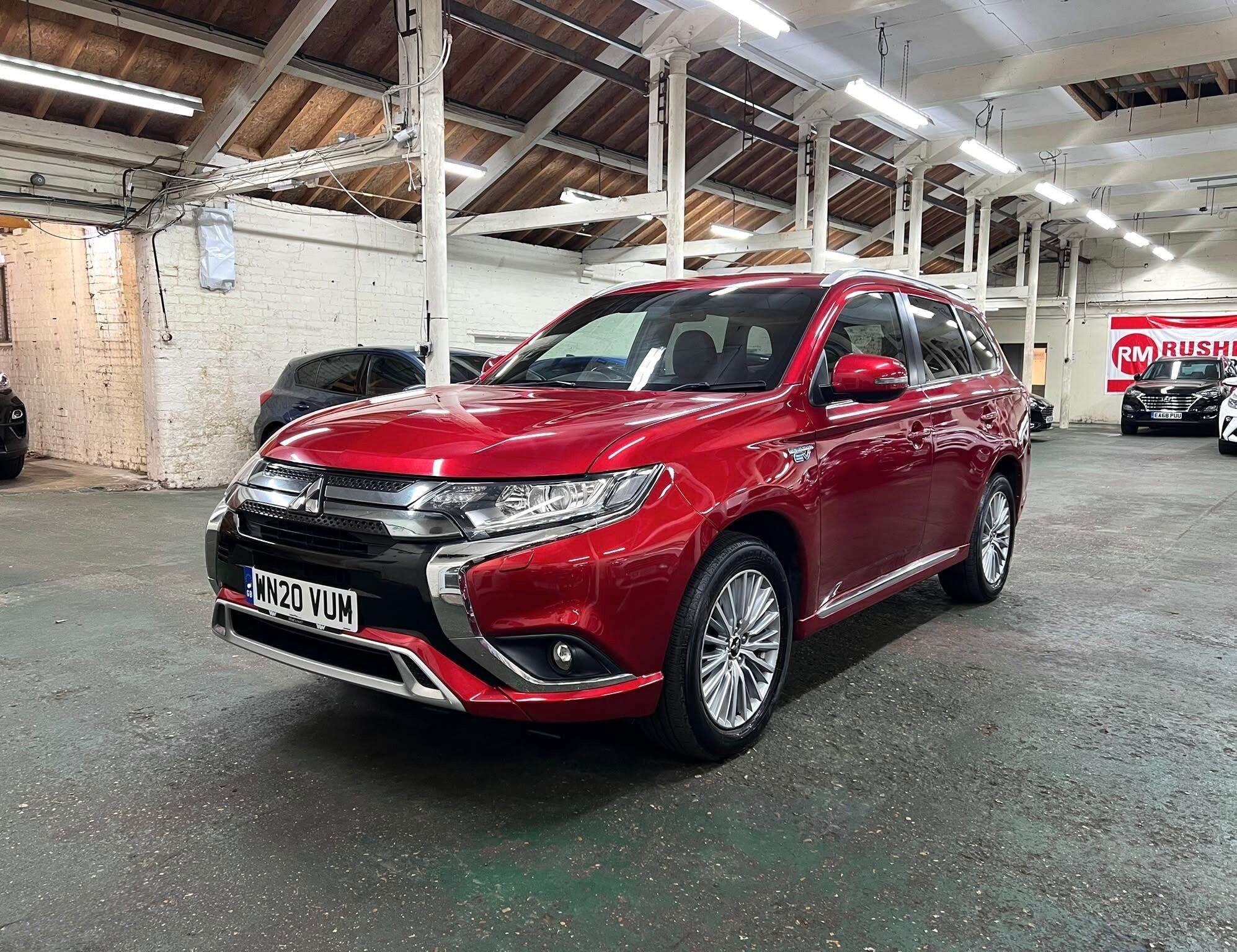 A 2020 MITSUBISHI OUTLANDER 2.4h TwinMotor 13.8kWh Dynamic CVT 4WD Euro 6 (s/s) 5dr A 2020 MITSUBISHI OUTLANDER 2.4h TwinMotor 13.8kWh Dynamic CVT 4WD Euro 6 (s/s) 5dr
