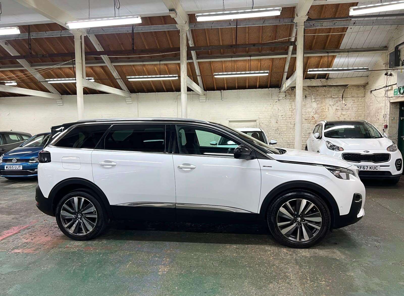 2019 PEUGEOT 5008 2019 PEUGEOT 5008