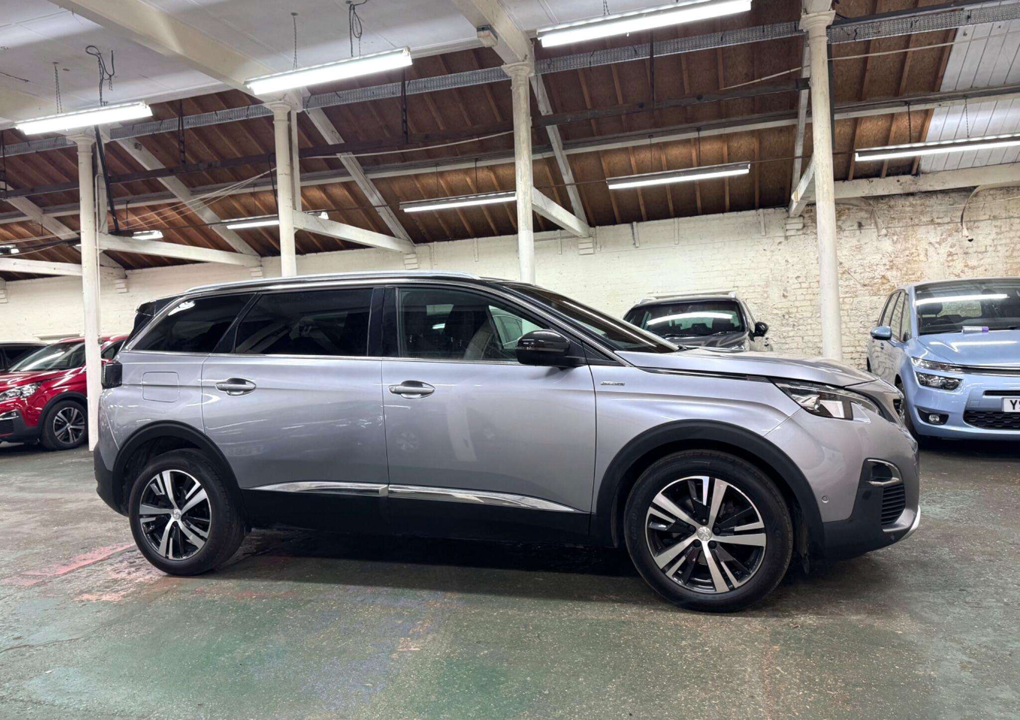 2017 PEUGEOT 5008 2017 PEUGEOT 5008