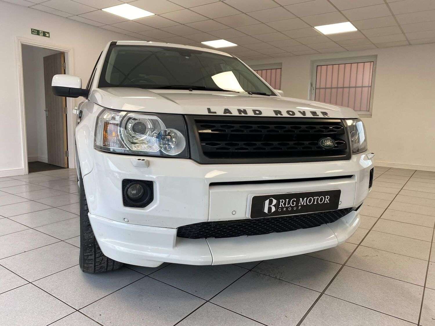 A 2011 LAND ROVER FREELANDER 2 2.2 SD4 Sport LE CommandShift 4WD Euro 5 5dr A 2011 LAND ROVER FREELANDER 2 2.2 SD4 Sport LE CommandShift 4WD Euro 5 5dr