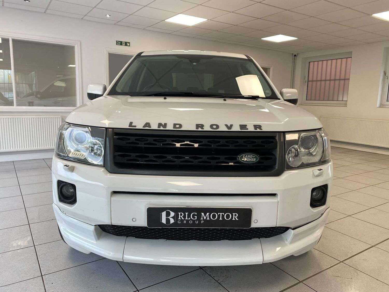 A 2011 LAND ROVER FREELANDER 2 2.2 SD4 Sport LE CommandShift 4WD Euro 5 5dr A 2011 LAND ROVER FREELANDER 2 2.2 SD4 Sport LE CommandShift 4WD Euro 5 5dr