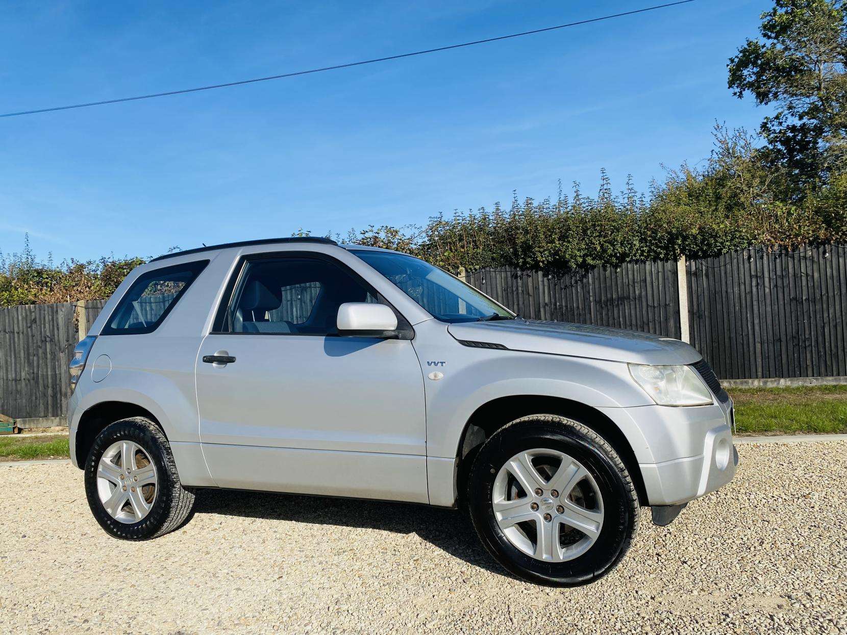 A 2006 SUZUKI GRAND VITARA 1.6 VVT + SUV 3dr Petrol Manual 4WD Euro 4 (106 ps) A 2006 SUZUKI GRAND VITARA 1.6 VVT + SUV 3dr Petrol Manual 4WD Euro 4 (106 ps)