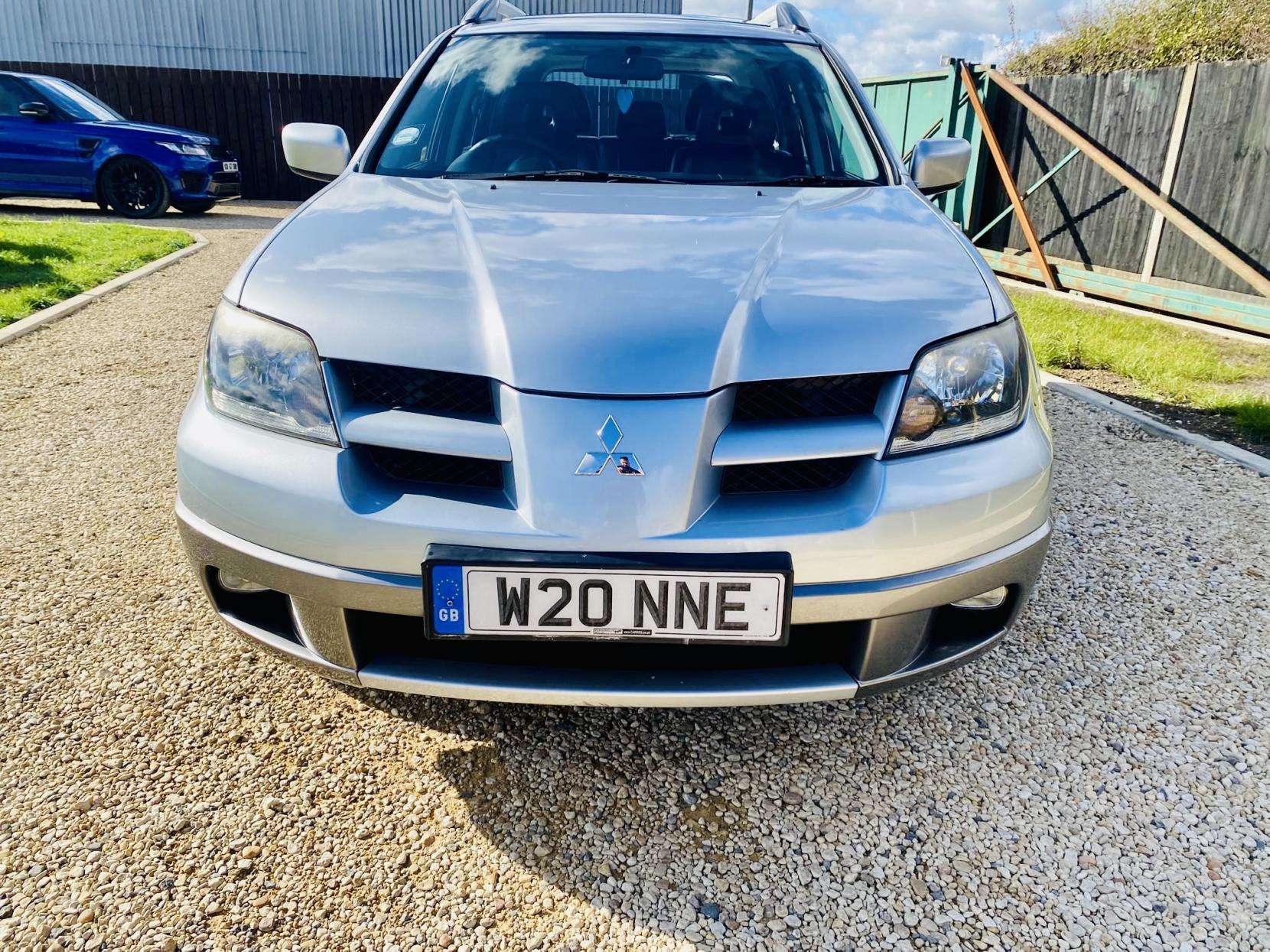 A 2004 MITSUBISHI OUTLANDER 2.4 Sport SE SUV 5dr Petrol Automatic (240 g/km, 158 bhp) A 2004 MITSUBISHI OUTLANDER 2.4 Sport SE SUV 5dr Petrol Automatic (240 g/km, 158 bhp)