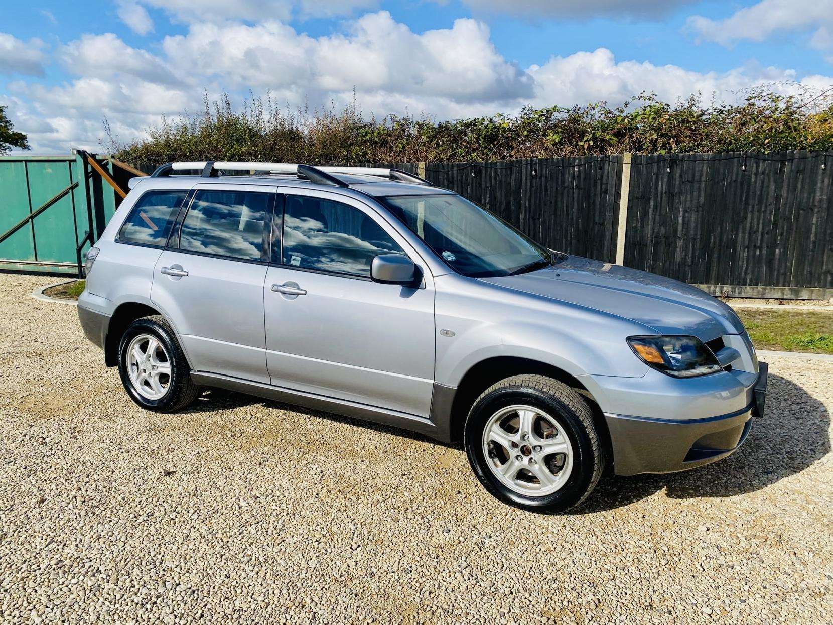 A 2004 MITSUBISHI OUTLANDER 2.4 Sport SE SUV 5dr Petrol Automatic (240 g/km, 158 bhp) A 2004 MITSUBISHI OUTLANDER 2.4 Sport SE SUV 5dr Petrol Automatic (240 g/km, 158 bhp)