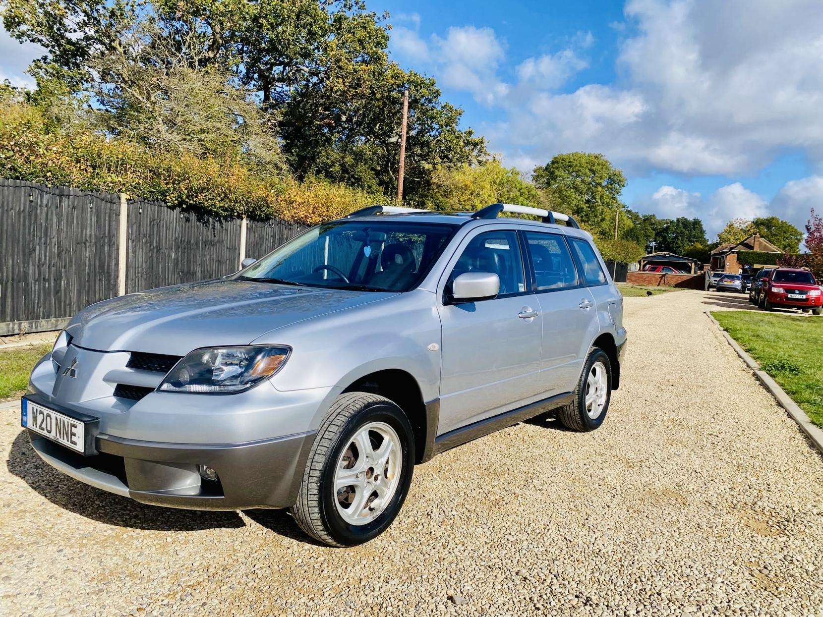A 2004 MITSUBISHI OUTLANDER 2.4 Sport SE SUV 5dr Petrol Automatic (240 g/km, 158 bhp) A 2004 MITSUBISHI OUTLANDER 2.4 Sport SE SUV 5dr Petrol Automatic (240 g/km, 158 bhp)