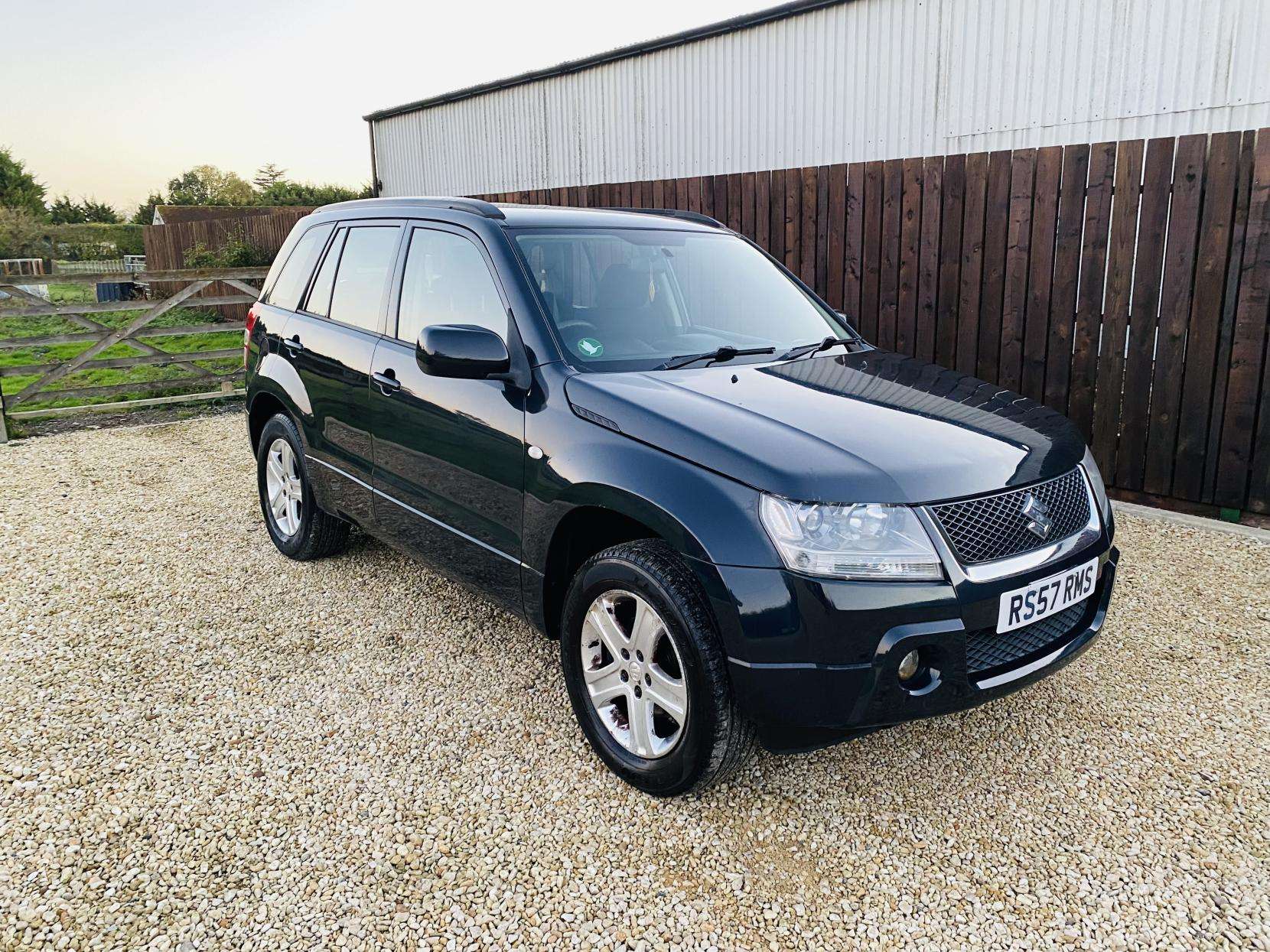 A 2007 SUZUKI GRAND VITARA 2.0 16V SUV 5dr Petrol Manual 4WD Euro 4 (140 ps) A 2007 SUZUKI GRAND VITARA 2.0 16V SUV 5dr Petrol Manual 4WD Euro 4 (140 ps)
