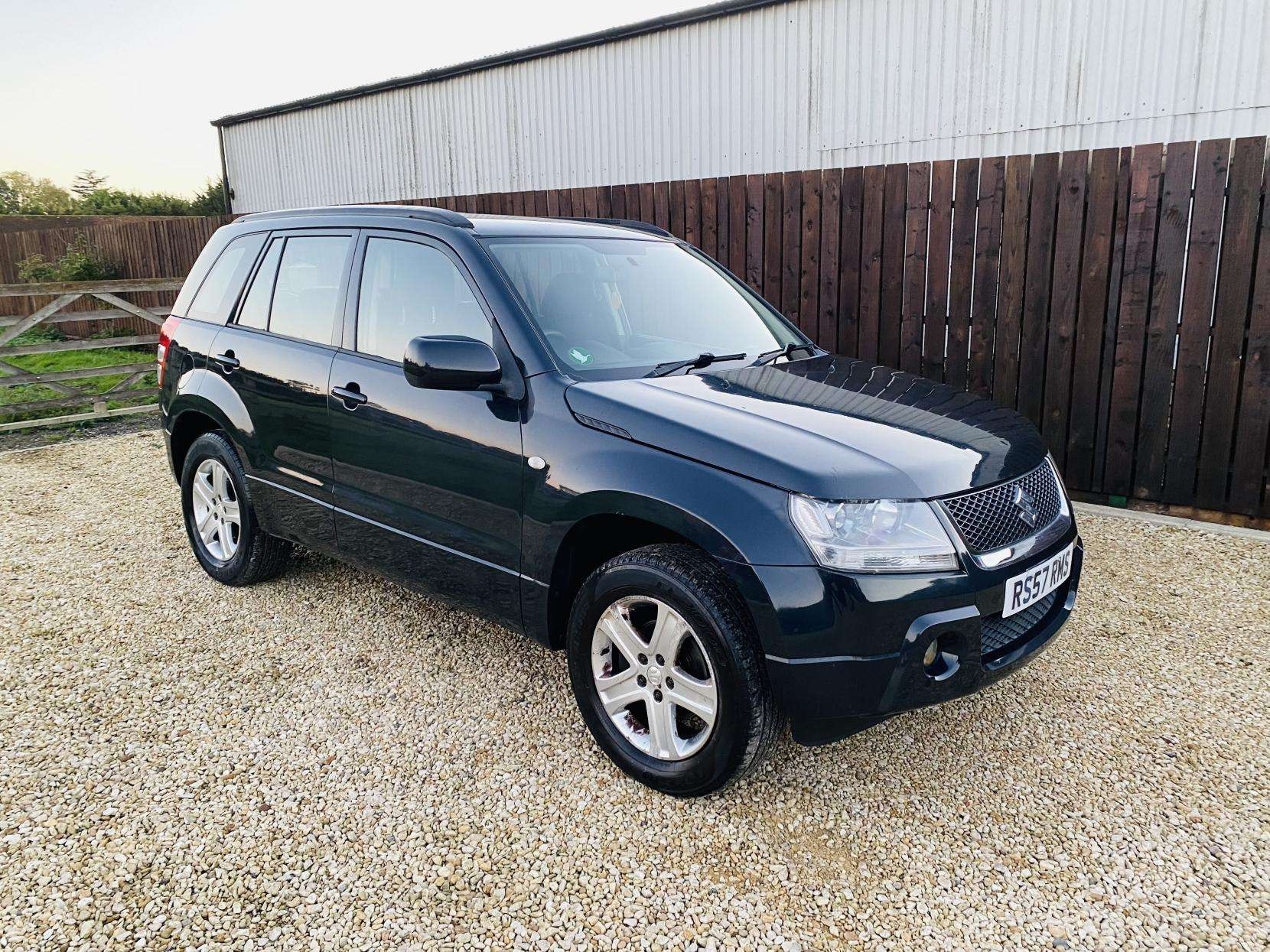 A 2007 SUZUKI GRAND VITARA 2.0 16V SUV 5dr Petrol Manual 4WD Euro 4 (140 ps) A 2007 SUZUKI GRAND VITARA 2.0 16V SUV 5dr Petrol Manual 4WD Euro 4 (140 ps)