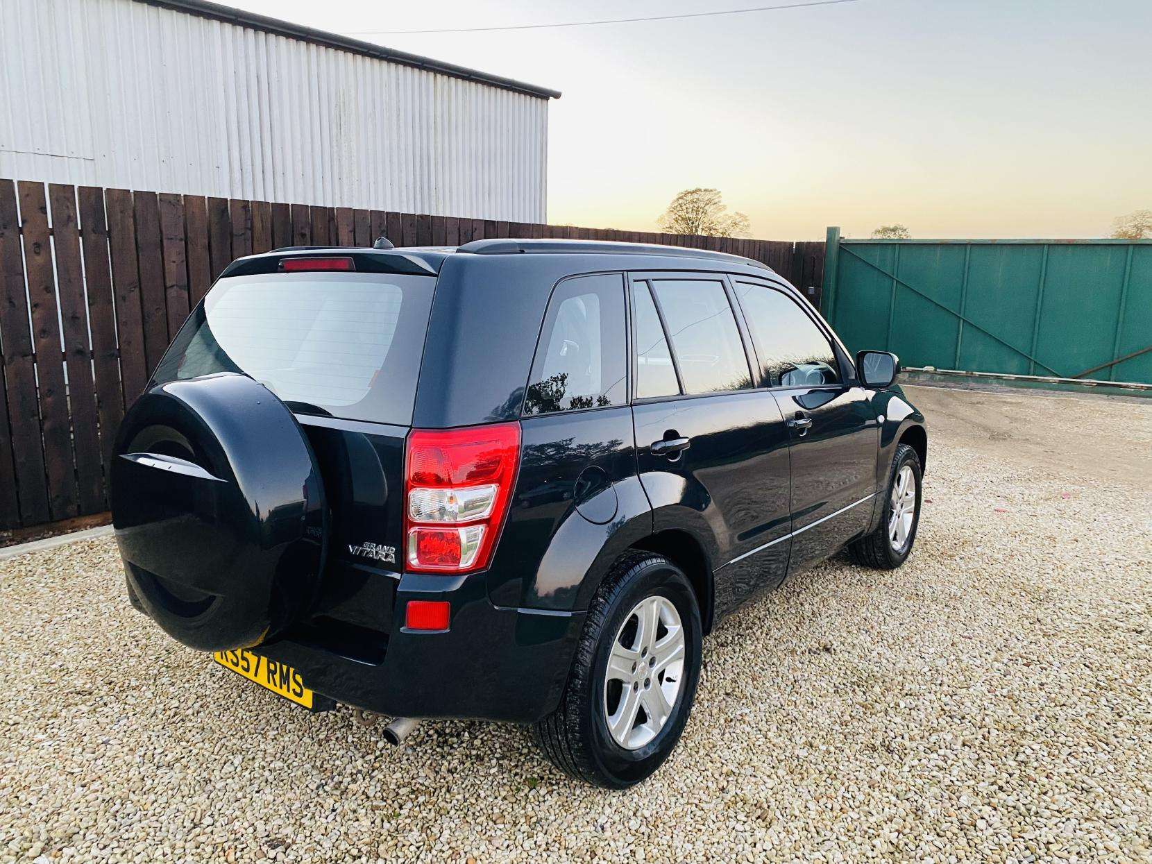 A 2007 SUZUKI GRAND VITARA 2.0 16V SUV 5dr Petrol Manual 4WD Euro 4 (140 ps) A 2007 SUZUKI GRAND VITARA 2.0 16V SUV 5dr Petrol Manual 4WD Euro 4 (140 ps)