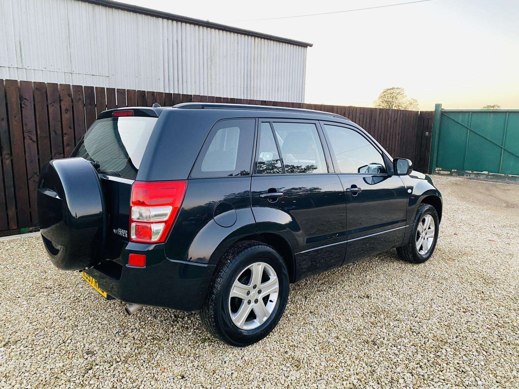 A 2007 SUZUKI GRAND VITARA 2.0 16V SUV 5dr Petrol Manual 4WD Euro 4 (140 ps) A 2007 SUZUKI GRAND VITARA 2.0 16V SUV 5dr Petrol Manual 4WD Euro 4 (140 ps)