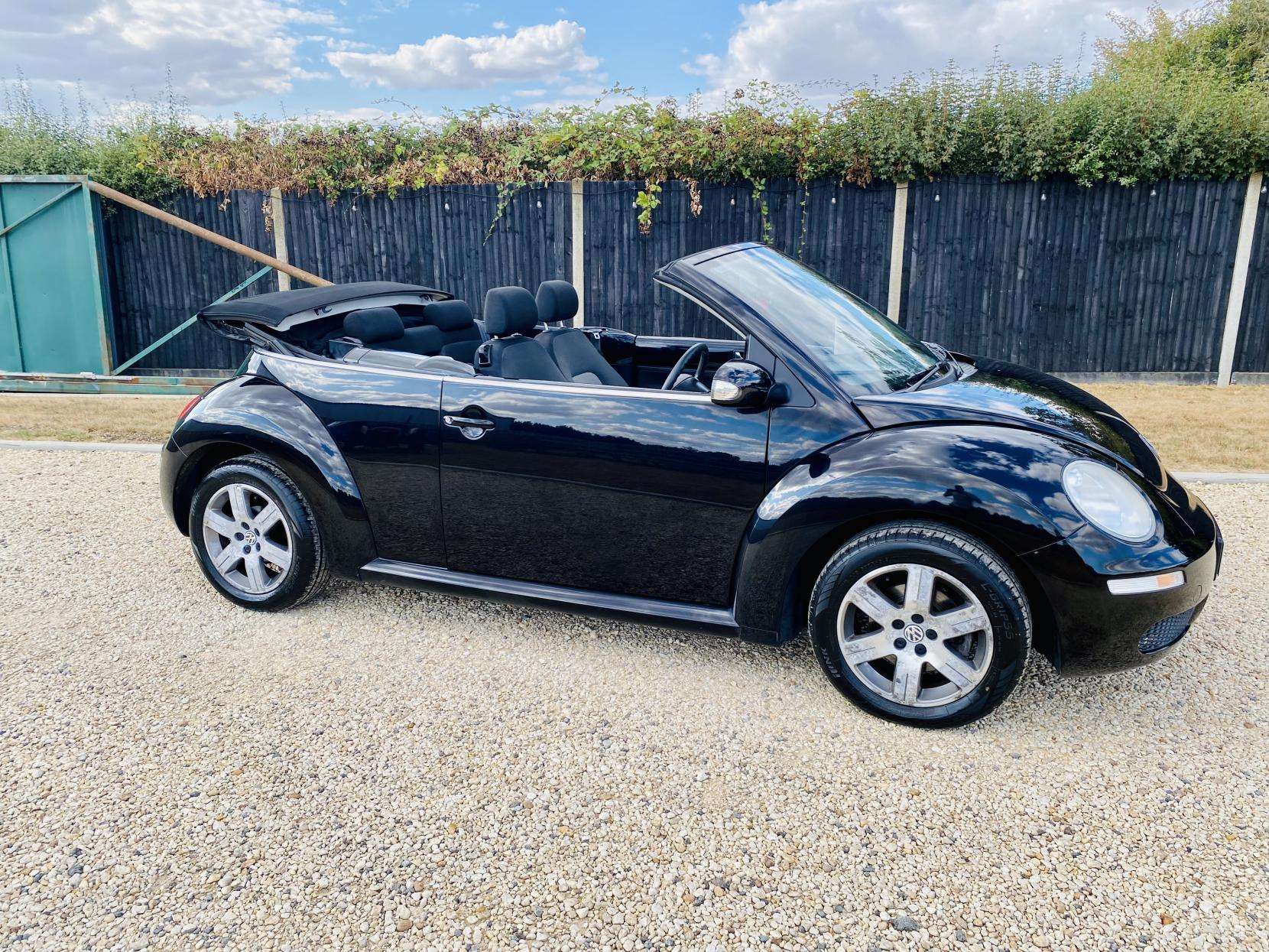 A 2010 VOLKSWAGEN BEETLE 1.6 Sola Cabriolet 2dr Petrol Manual Euro 4 (102 ps) A 2010 VOLKSWAGEN BEETLE 1.6 Sola Cabriolet 2dr Petrol Manual Euro 4 (102 ps)