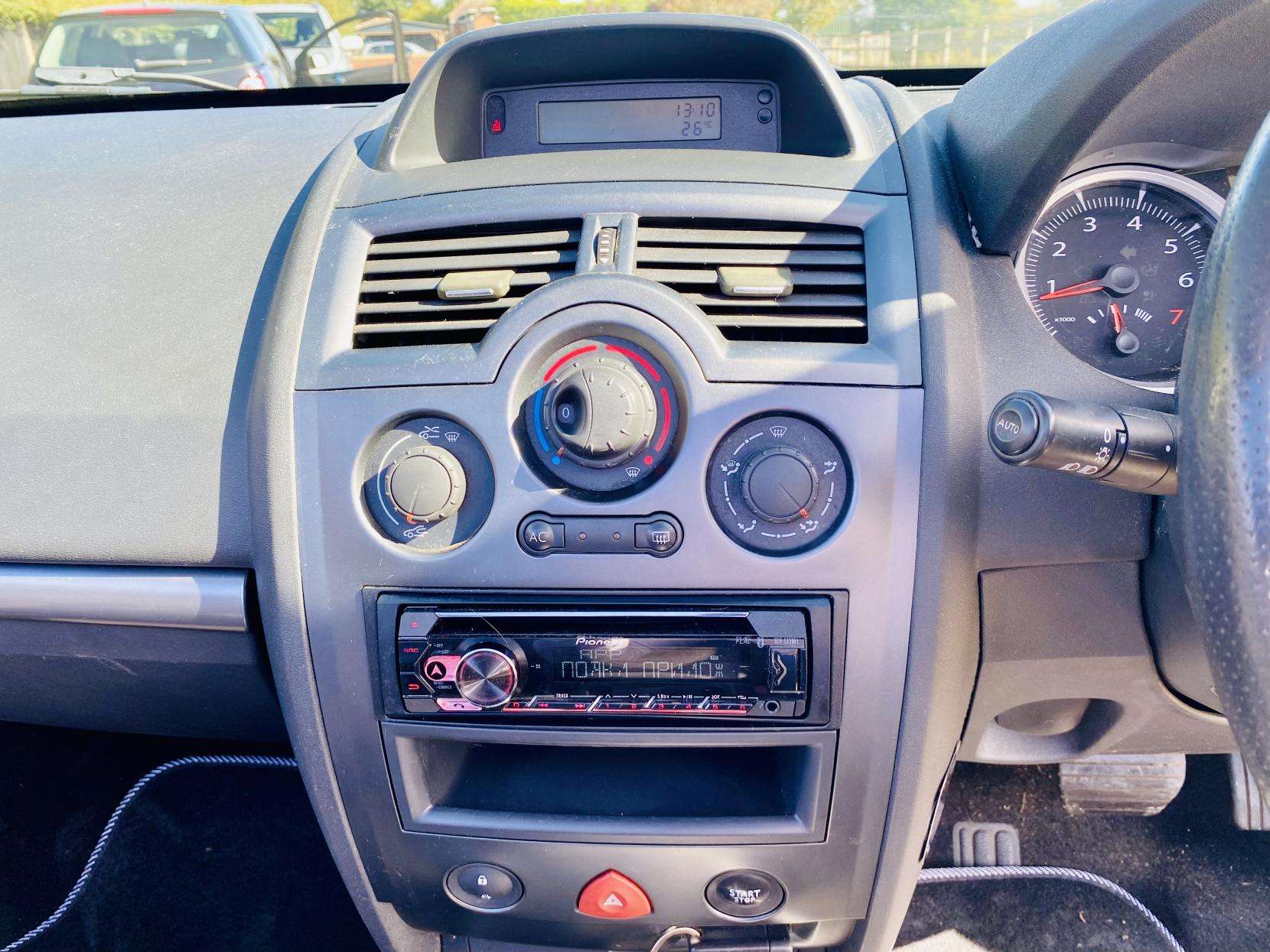 2006 RENAULT MEGANE 2006 RENAULT MEGANE