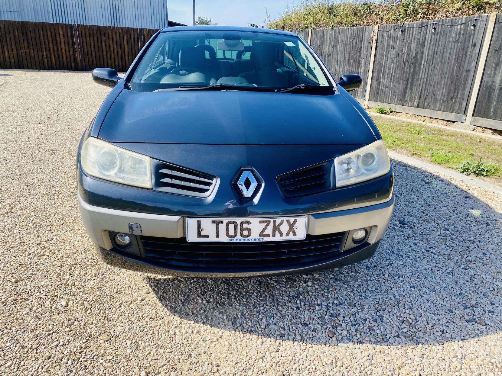 A 2006 RENAULT MEGANE 1.6 VVT Dynamique Convertible 2dr Petrol Automatic (187 g/km, 111 bhp) A 2006 RENAULT MEGANE 1.6 VVT Dynamique Convertible 2dr Petrol Automatic (187 g/km, 111 bhp)