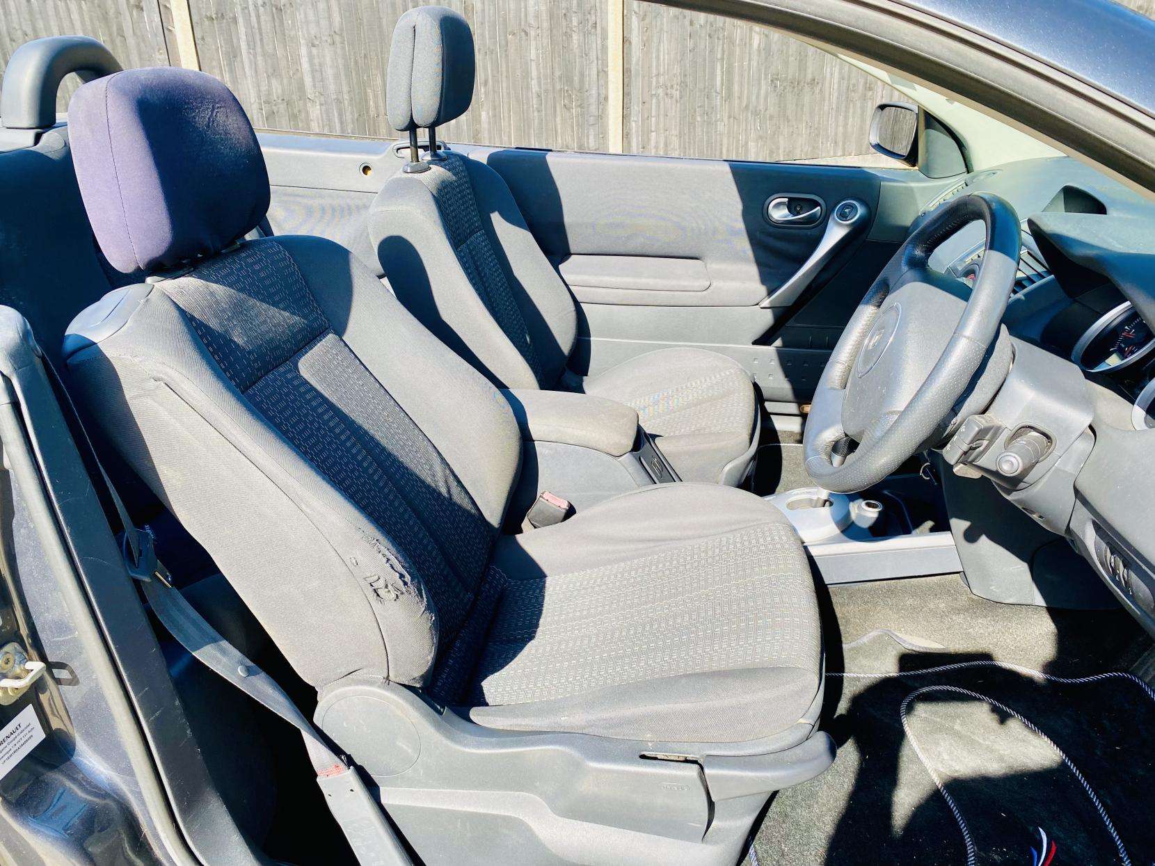 2006 RENAULT MEGANE 2006 RENAULT MEGANE