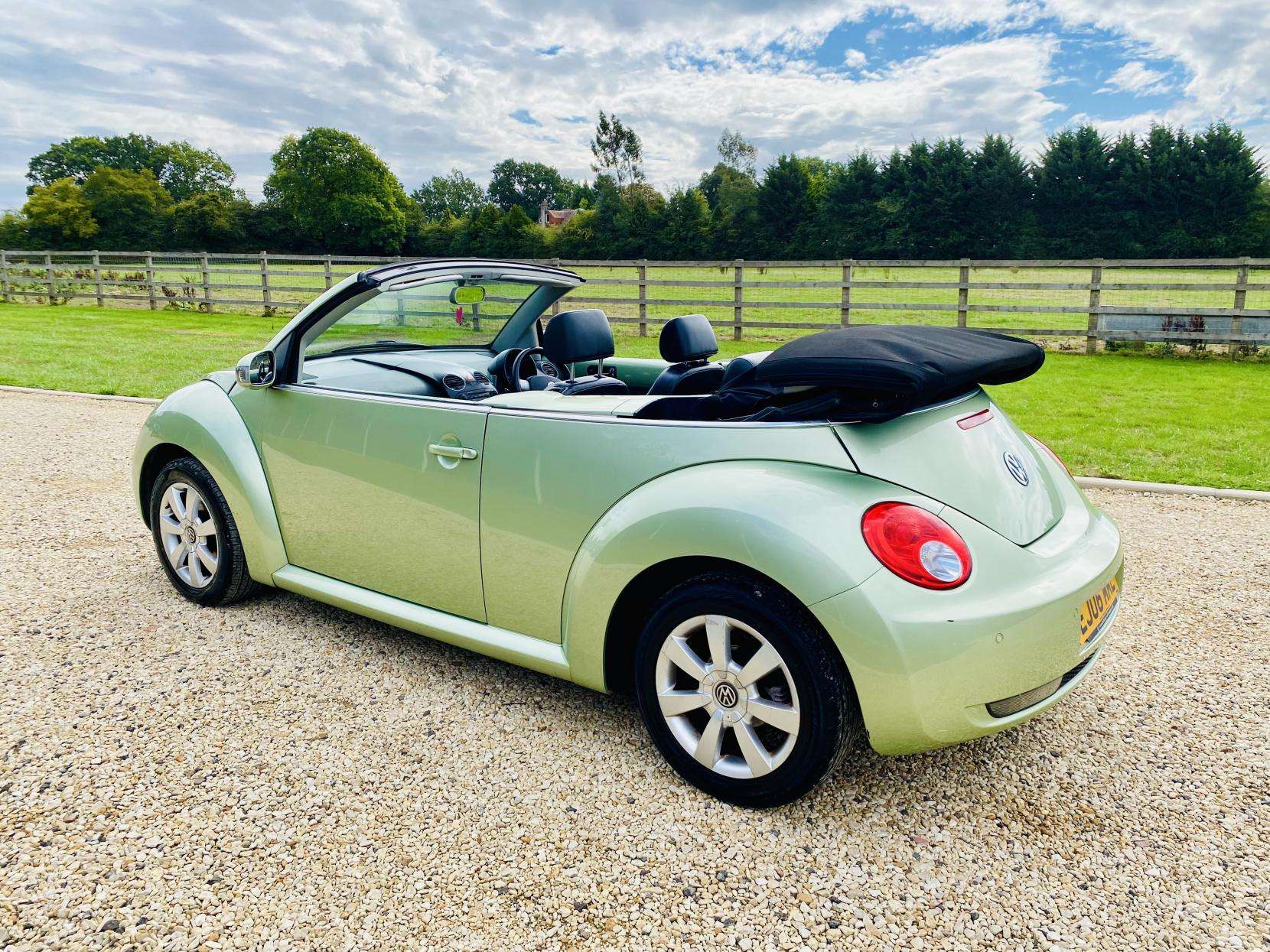 A 2006 VOLKSWAGEN BEETLE 2.0 S Cabriolet 2dr Petrol Manual Euro 4 (115 ps) A 2006 VOLKSWAGEN BEETLE 2.0 S Cabriolet 2dr Petrol Manual Euro 4 (115 ps)