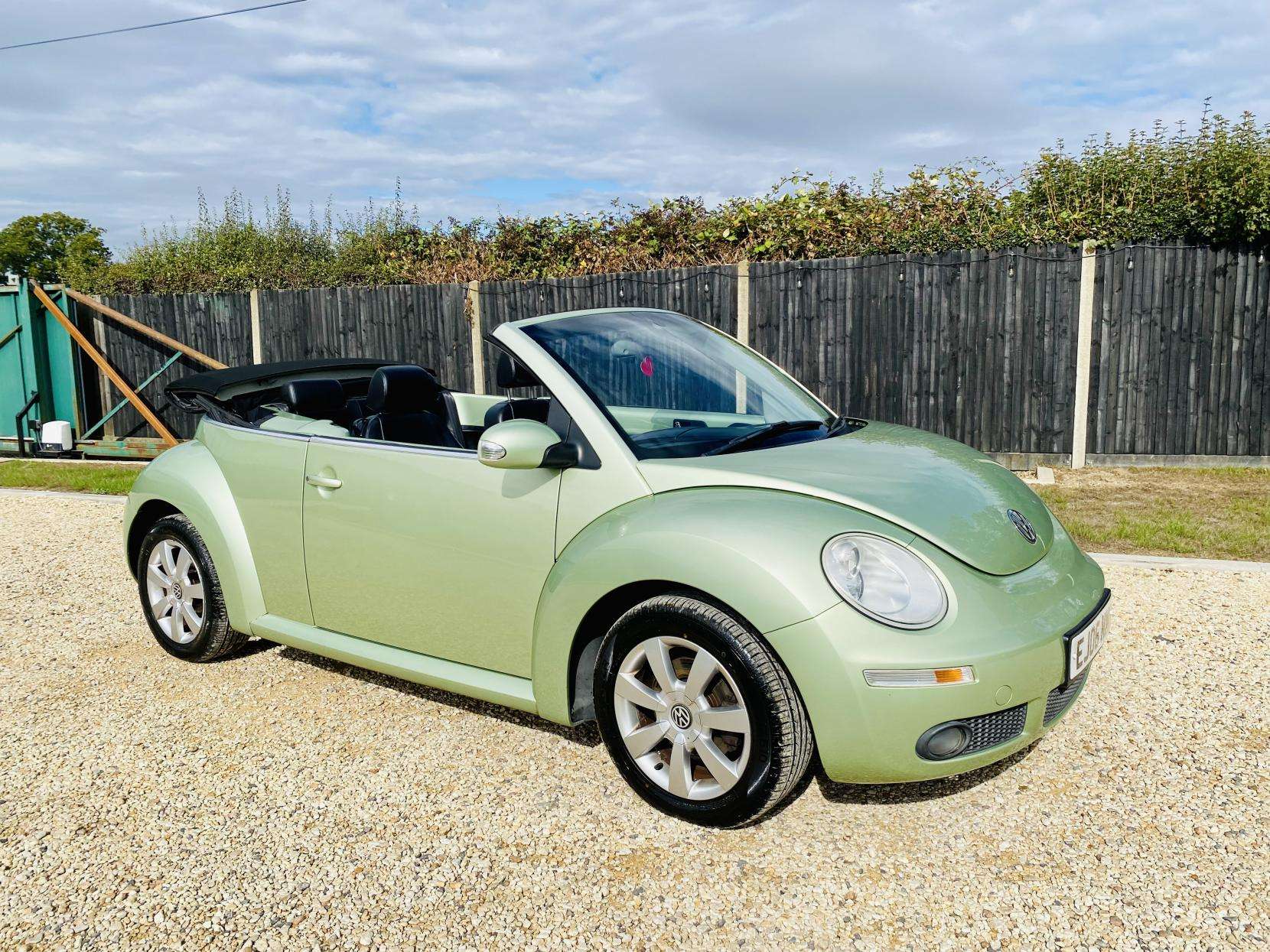 A 2006 VOLKSWAGEN BEETLE 2.0 S Cabriolet 2dr Petrol Manual Euro 4 (115 ps) A 2006 VOLKSWAGEN BEETLE 2.0 S Cabriolet 2dr Petrol Manual Euro 4 (115 ps)