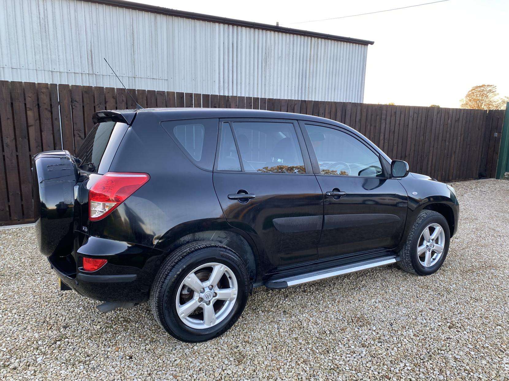 A 2007 TOYOTA RAV4 2.0 XT5 SUV 5dr Petrol Automatic 4WD (212 g/km, 150 bhp) A 2007 TOYOTA RAV4 2.0 XT5 SUV 5dr Petrol Automatic 4WD (212 g/km, 150 bhp)