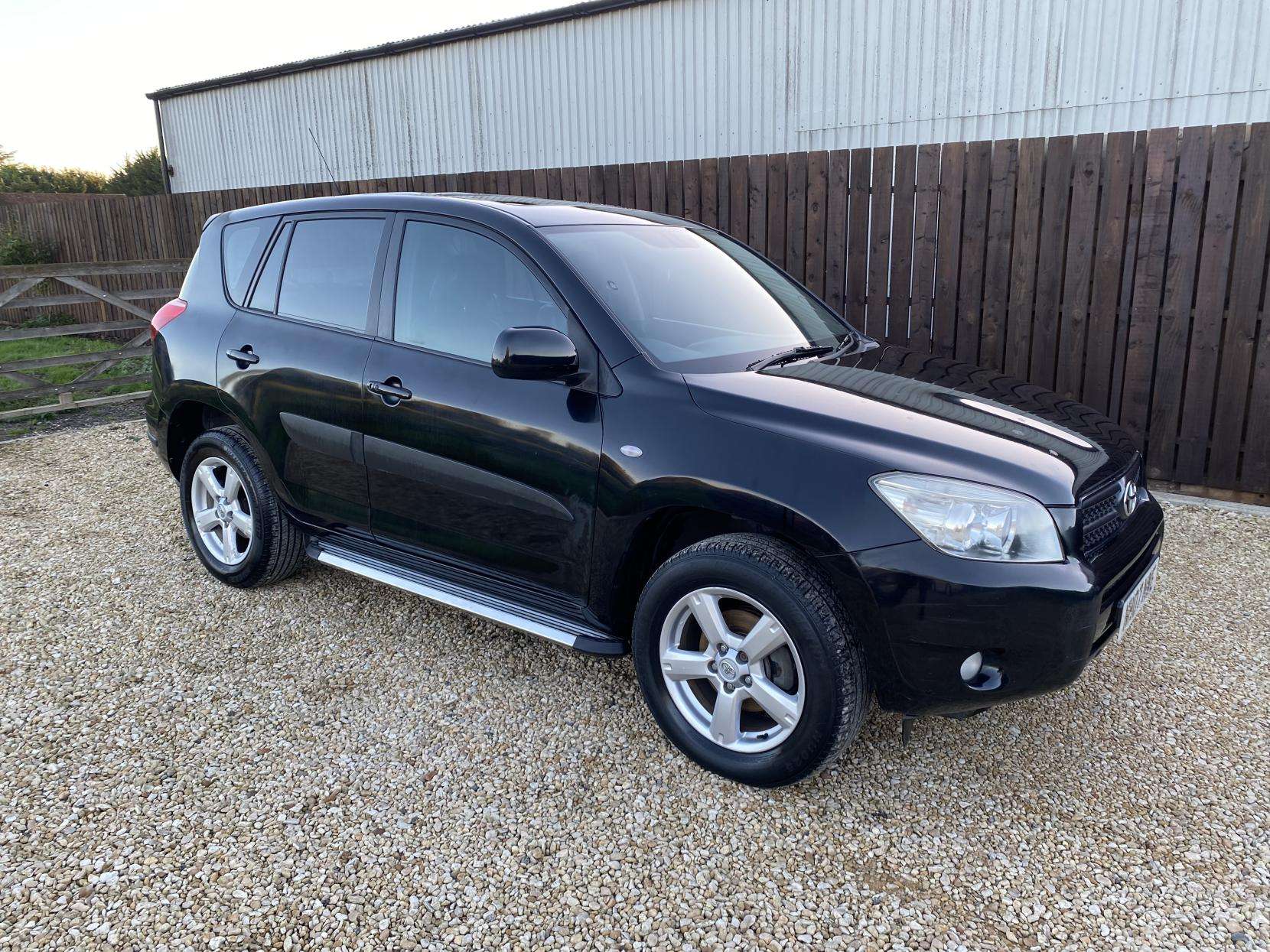 A 2007 TOYOTA RAV4 2.0 XT5 SUV 5dr Petrol Automatic 4WD (212 g/km, 150 bhp) A 2007 TOYOTA RAV4 2.0 XT5 SUV 5dr Petrol Automatic 4WD (212 g/km, 150 bhp)