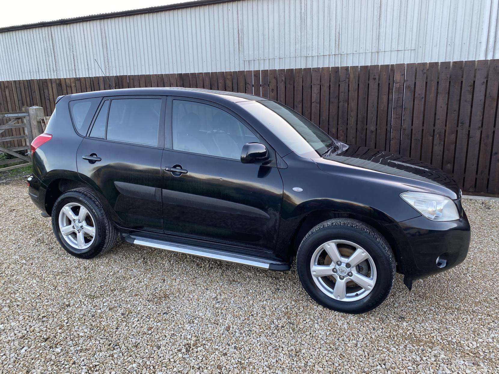 A 2007 TOYOTA RAV4 2.0 XT5 SUV 5dr Petrol Automatic 4WD (212 g/km, 150 bhp) A 2007 TOYOTA RAV4 2.0 XT5 SUV 5dr Petrol Automatic 4WD (212 g/km, 150 bhp)