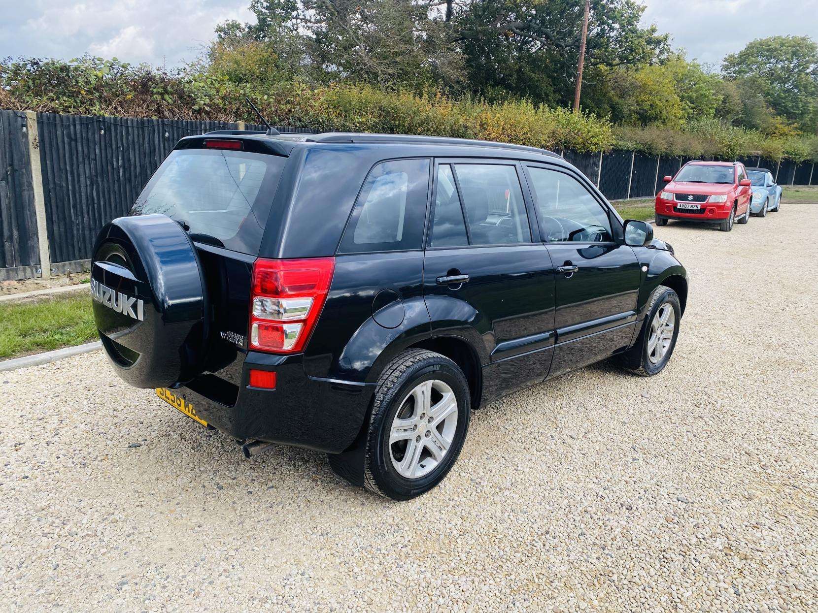 A 2006 SUZUKI GRAND VITARA 2.0 16V SUV 5dr Petrol Manual 4WD Euro 4 (140 ps) A 2006 SUZUKI GRAND VITARA 2.0 16V SUV 5dr Petrol Manual 4WD Euro 4 (140 ps)