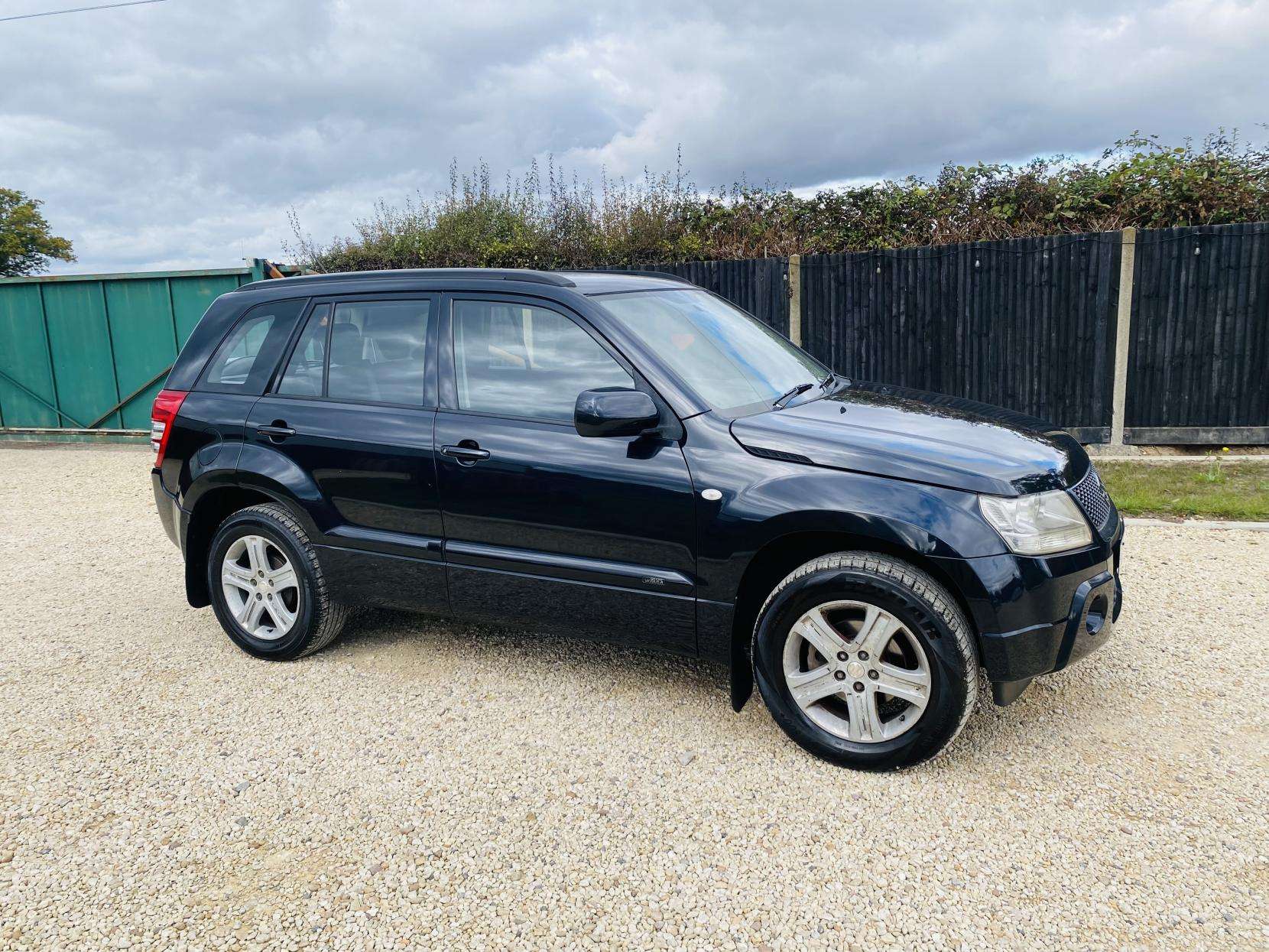 A 2006 SUZUKI GRAND VITARA 2.0 16V SUV 5dr Petrol Manual 4WD Euro 4 (140 ps) A 2006 SUZUKI GRAND VITARA 2.0 16V SUV 5dr Petrol Manual 4WD Euro 4 (140 ps)