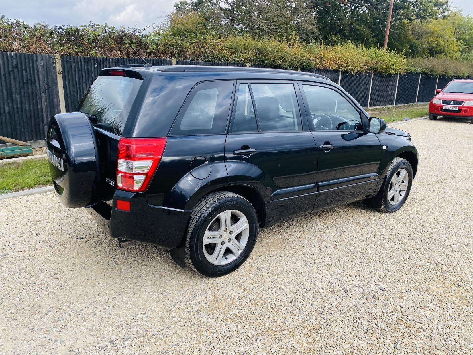 A 2006 SUZUKI GRAND VITARA 2.0 16V SUV 5dr Petrol Manual 4WD Euro 4 (140 ps) A 2006 SUZUKI GRAND VITARA 2.0 16V SUV 5dr Petrol Manual 4WD Euro 4 (140 ps)