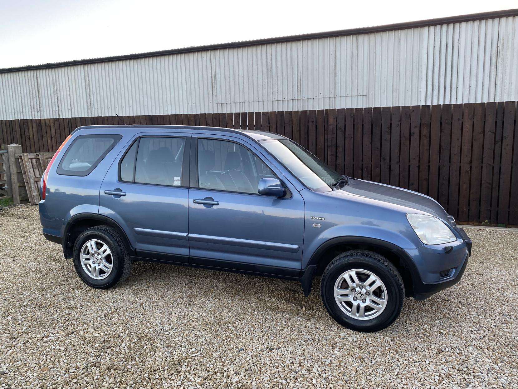 A 2004 HONDA CR-V 2.0 i-VTEC SE Sport SUV 5dr Petrol Manual (216 g/km, 148 bhp) A 2004 HONDA CR-V 2.0 i-VTEC SE Sport SUV 5dr Petrol Manual (216 g/km, 148 bhp)
