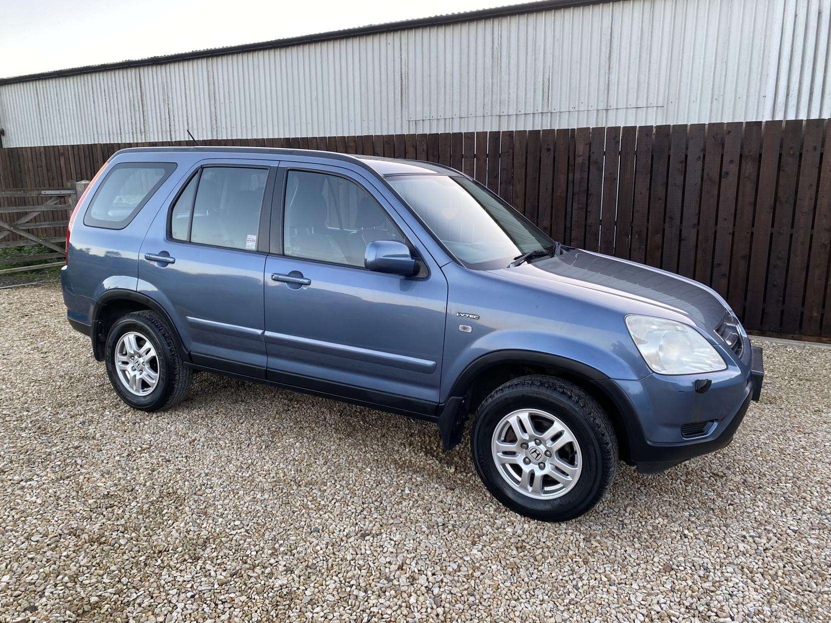 A 2004 HONDA CR-V 2.0 i-VTEC SE Sport SUV 5dr Petrol Manual (216 g/km, 148 bhp) A 2004 HONDA CR-V 2.0 i-VTEC SE Sport SUV 5dr Petrol Manual (216 g/km, 148 bhp)