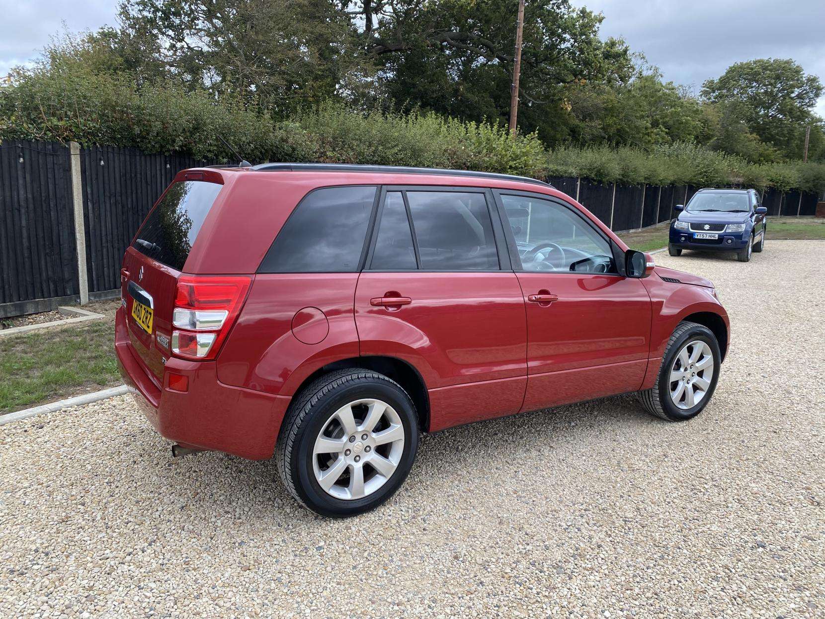 A 2010 SUZUKI GRAND VITARA 2.4 VVT SZ5 SUV 5dr Petrol Auto 4WD Euro 5 (169 ps) A 2010 SUZUKI GRAND VITARA 2.4 VVT SZ5 SUV 5dr Petrol Auto 4WD Euro 5 (169 ps)