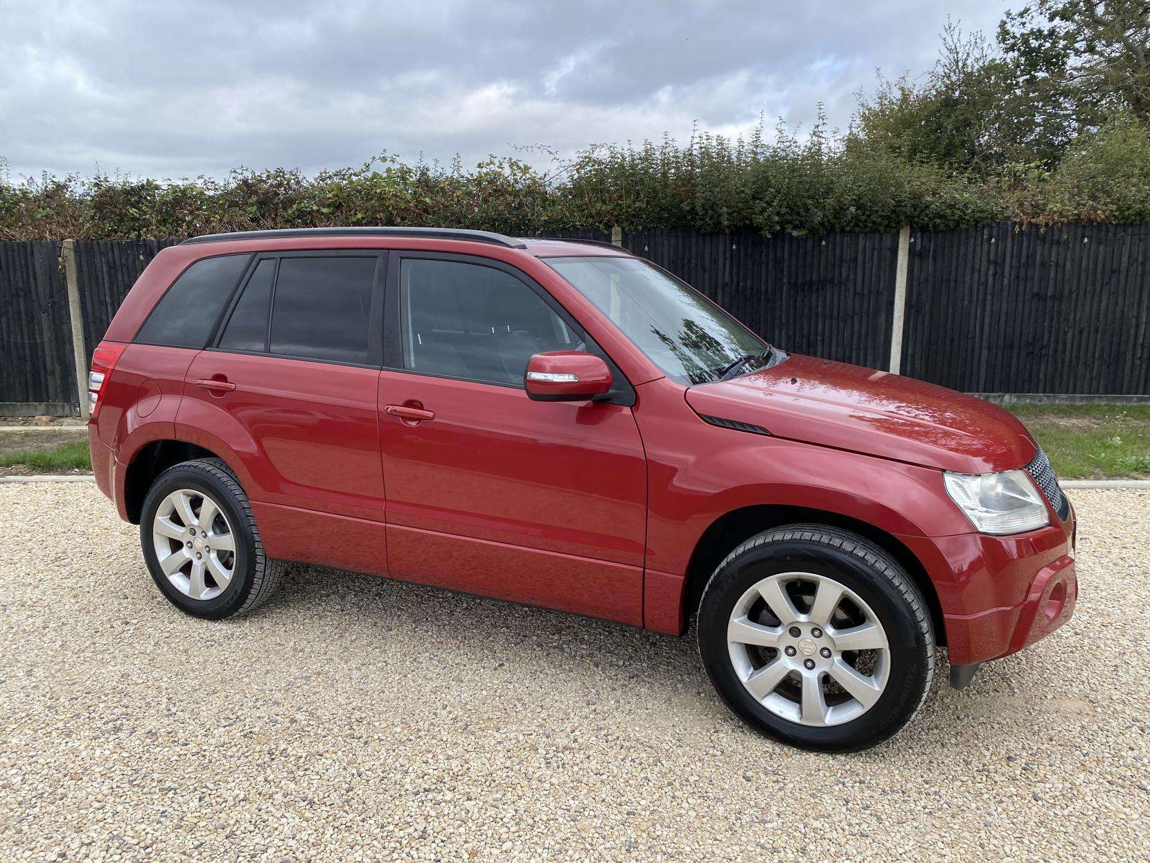 A 2010 SUZUKI GRAND VITARA 2.4 VVT SZ5 SUV 5dr Petrol Auto 4WD Euro 5 (169 ps) A 2010 SUZUKI GRAND VITARA 2.4 VVT SZ5 SUV 5dr Petrol Auto 4WD Euro 5 (169 ps)