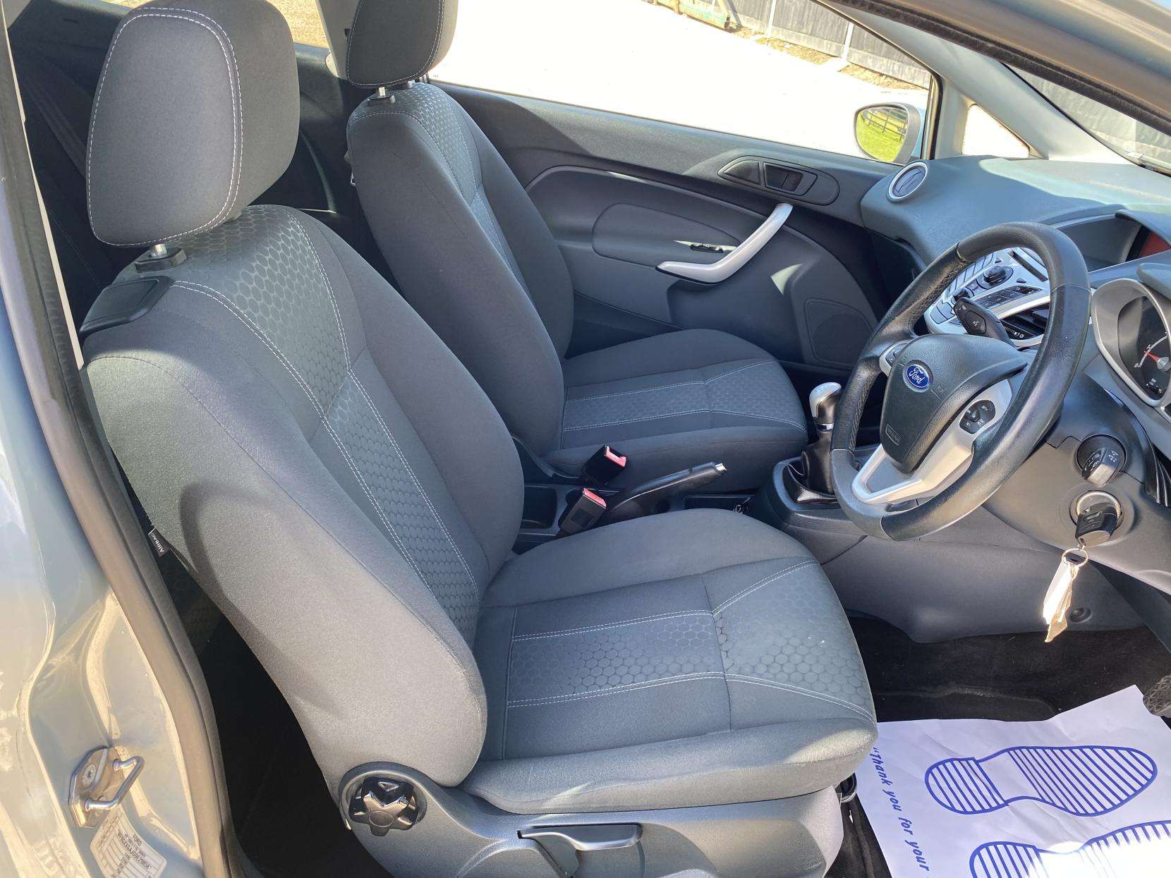 2010 FORD FIESTA 2010 FORD FIESTA