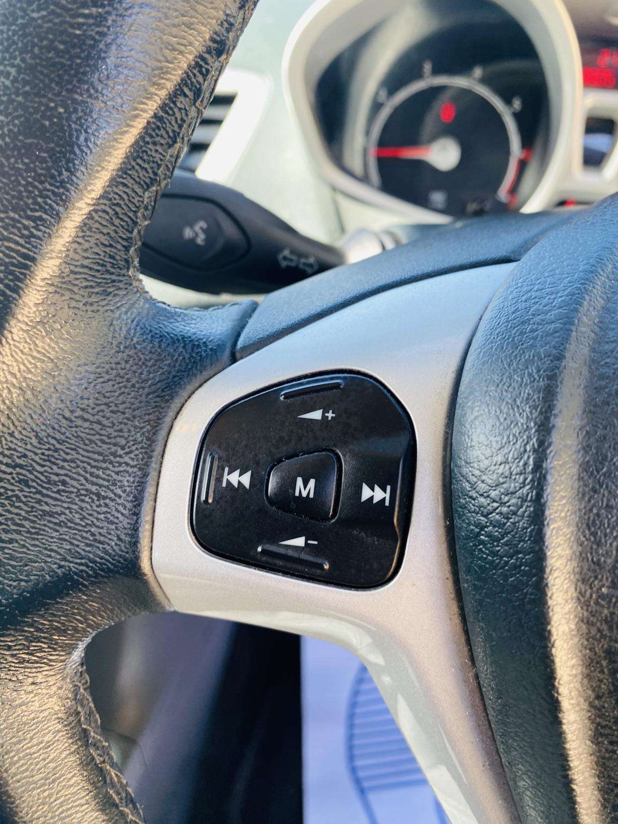 2010 FORD FIESTA 2010 FORD FIESTA