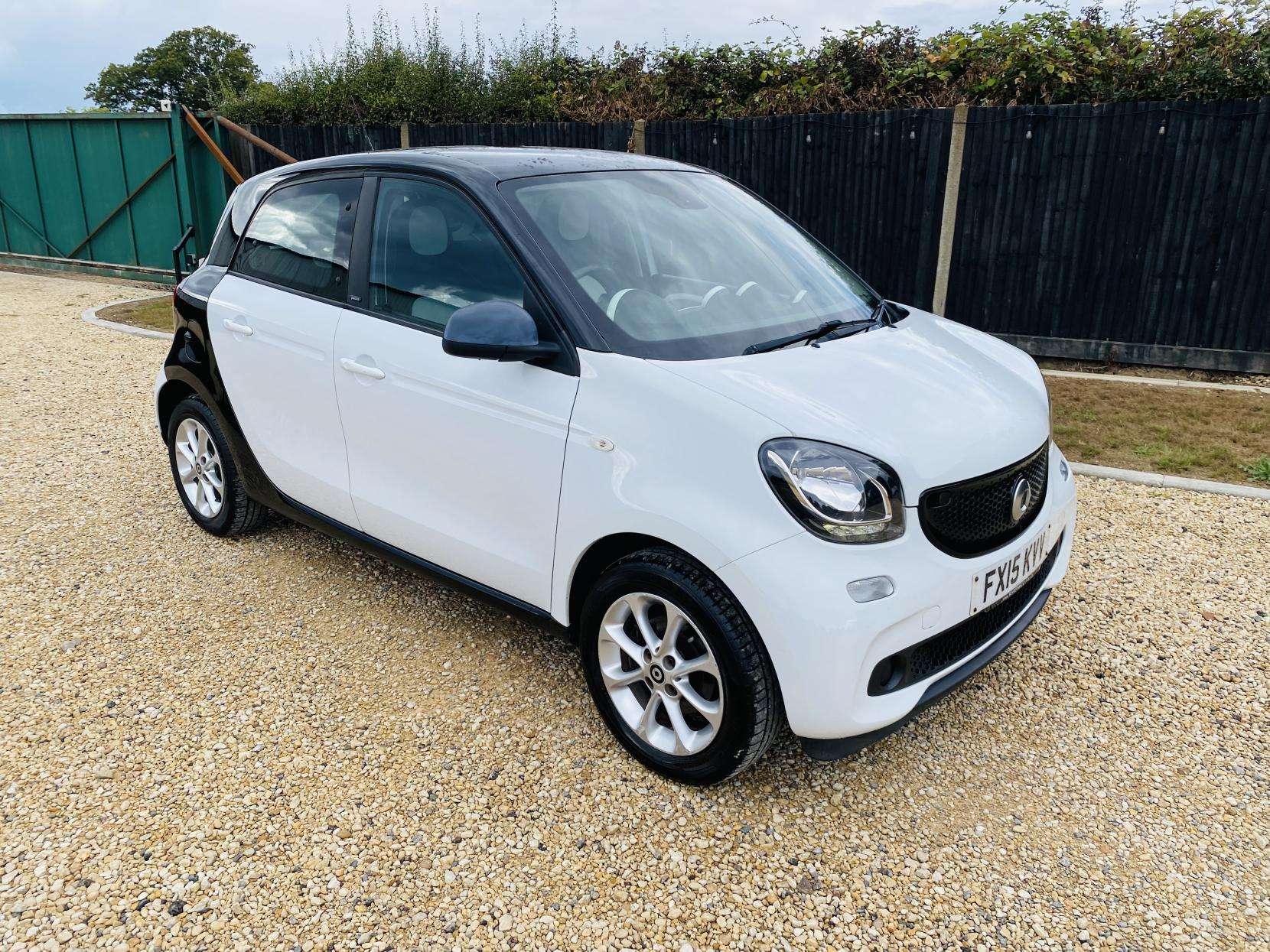 A 2015 SMART FORFOUR 1.0 Passion Hatchback 5dr Petrol Manual Euro 6 (s/s) (71 ps) A 2015 SMART FORFOUR 1.0 Passion Hatchback 5dr Petrol Manual Euro 6 (s/s) (71 ps)