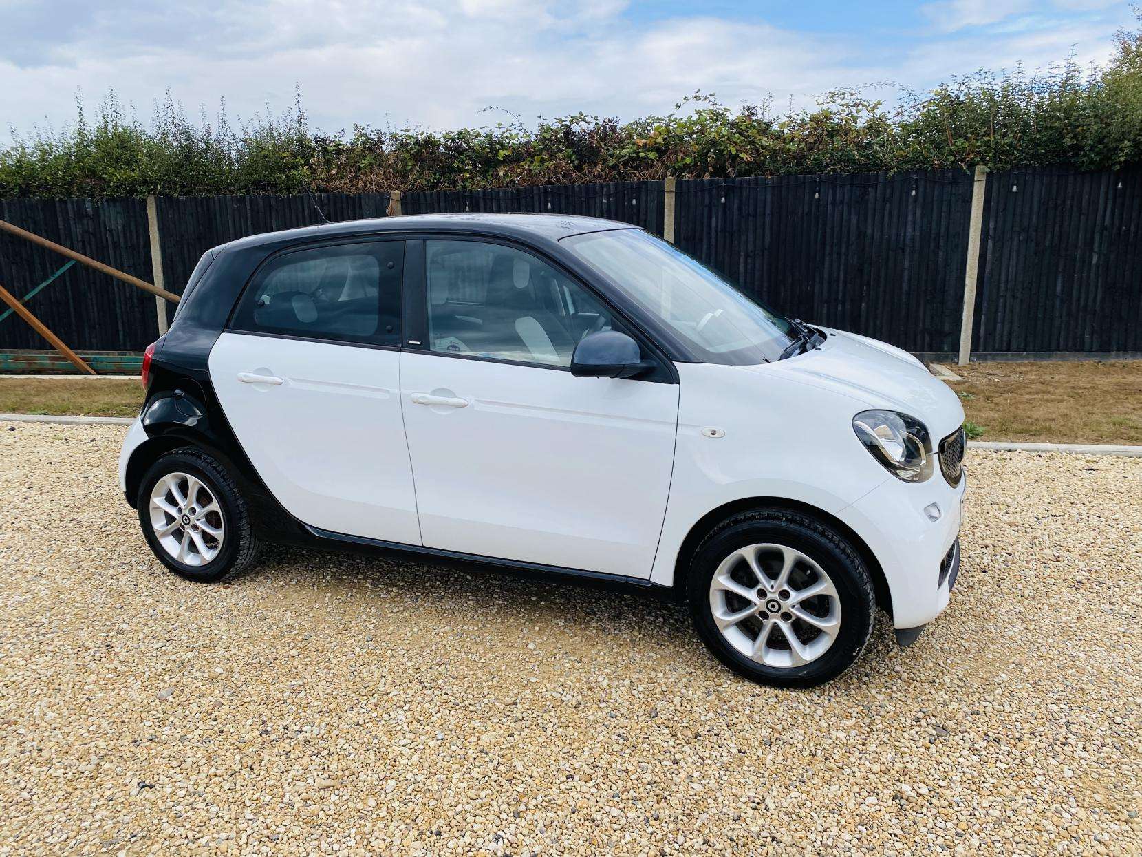 A 2015 SMART FORFOUR 1.0 Passion Hatchback 5dr Petrol Manual Euro 6 (s/s) (71 ps) A 2015 SMART FORFOUR 1.0 Passion Hatchback 5dr Petrol Manual Euro 6 (s/s) (71 ps)