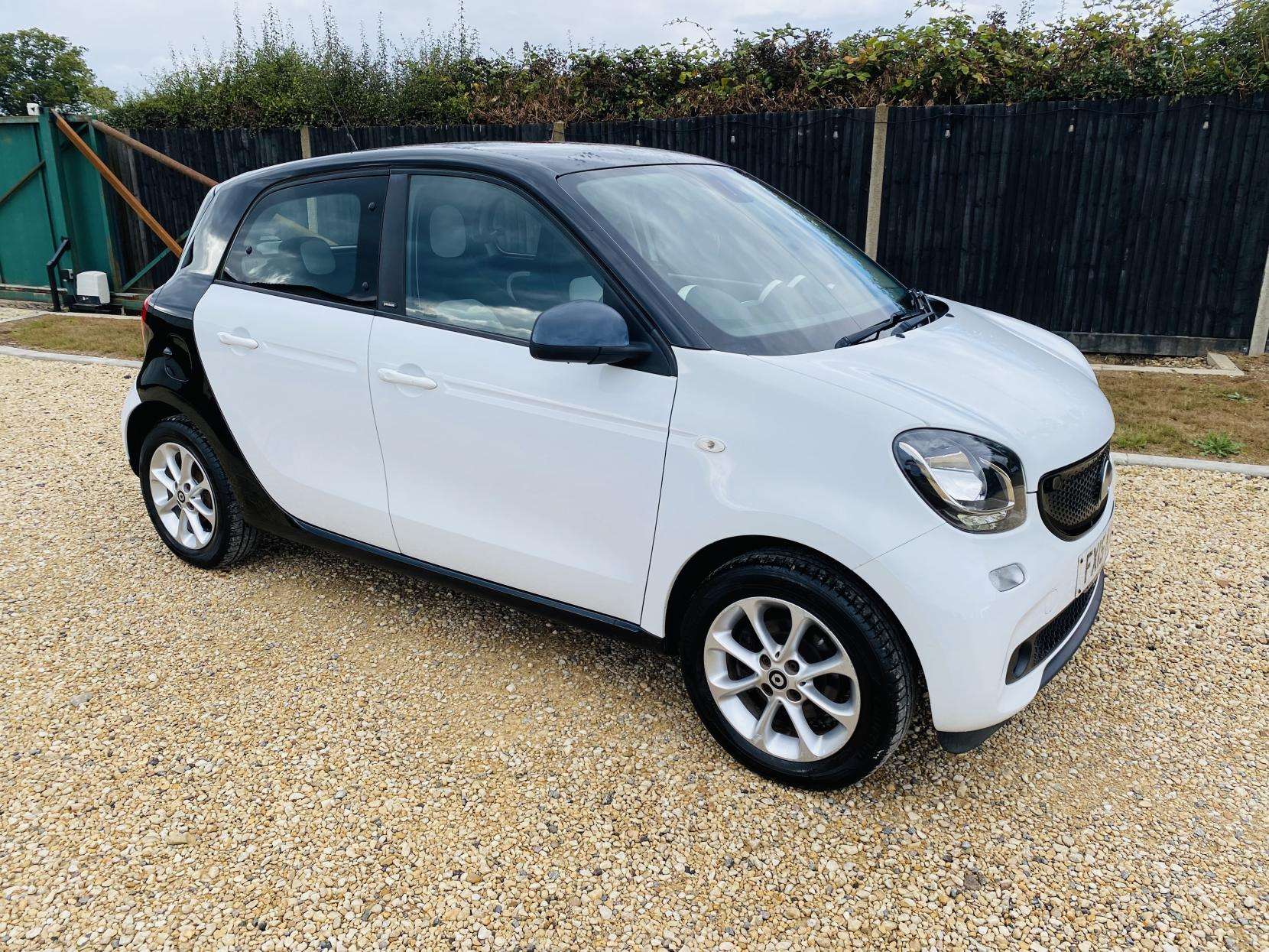 A 2015 SMART FORFOUR 1.0 Passion Hatchback 5dr Petrol Manual Euro 6 (s/s) (71 ps) A 2015 SMART FORFOUR 1.0 Passion Hatchback 5dr Petrol Manual Euro 6 (s/s) (71 ps)