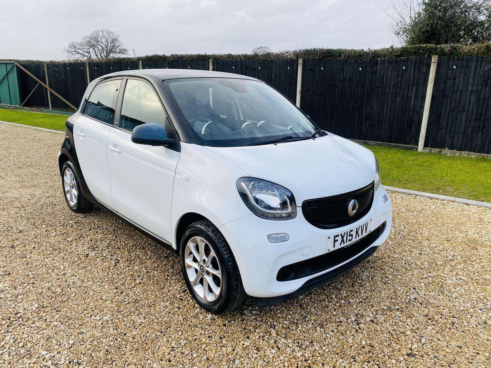 A 2015 SMART FORFOUR 1.0 Passion Hatchback 5dr Petrol Manual Euro 6 (s/s) (71 ps) A 2015 SMART FORFOUR 1.0 Passion Hatchback 5dr Petrol Manual Euro 6 (s/s) (71 ps)