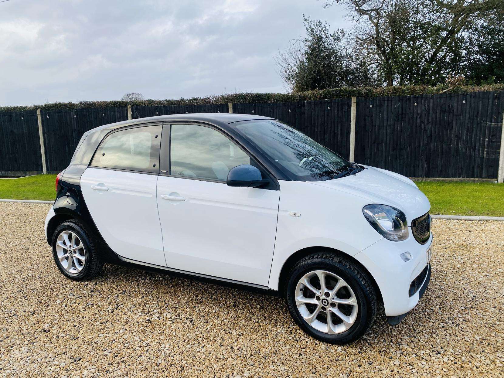 A 2015 SMART FORFOUR 1.0 Passion Hatchback 5dr Petrol Manual Euro 6 (s/s) (71 ps) A 2015 SMART FORFOUR 1.0 Passion Hatchback 5dr Petrol Manual Euro 6 (s/s) (71 ps)