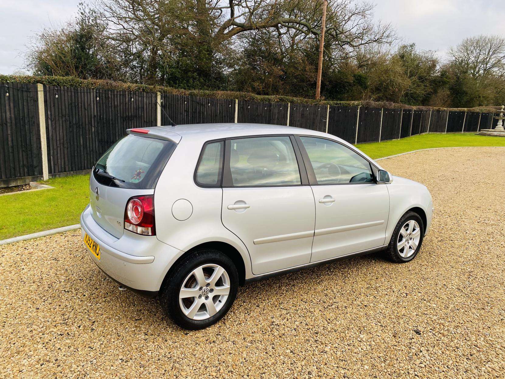 A 2005 VOLKSWAGEN POLO 1.4 SE Hatchback 5dr Petrol Automatic (185 g/km, 74 bhp) A 2005 VOLKSWAGEN POLO 1.4 SE Hatchback 5dr Petrol Automatic (185 g/km, 74 bhp)