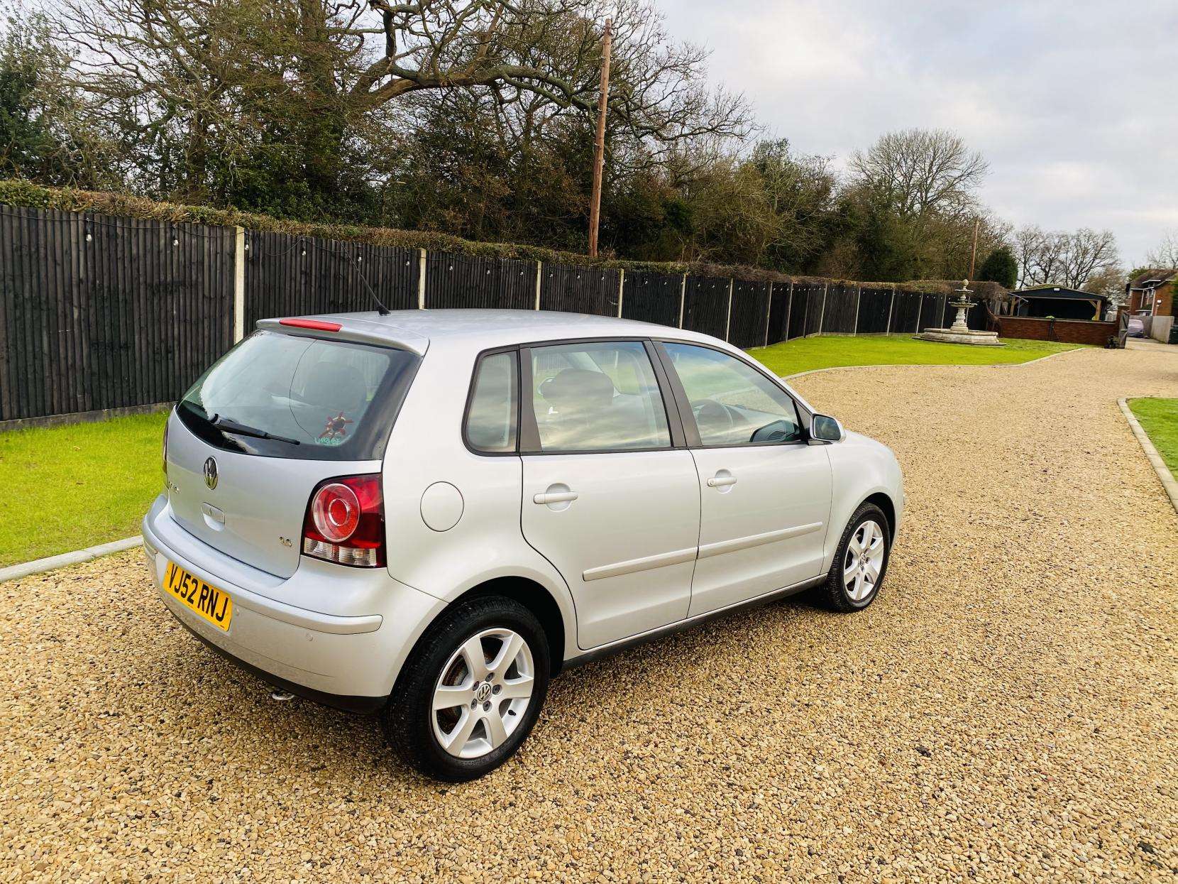 A 2005 VOLKSWAGEN POLO 1.4 SE Hatchback 5dr Petrol Automatic (185 g/km, 74 bhp) A 2005 VOLKSWAGEN POLO 1.4 SE Hatchback 5dr Petrol Automatic (185 g/km, 74 bhp)