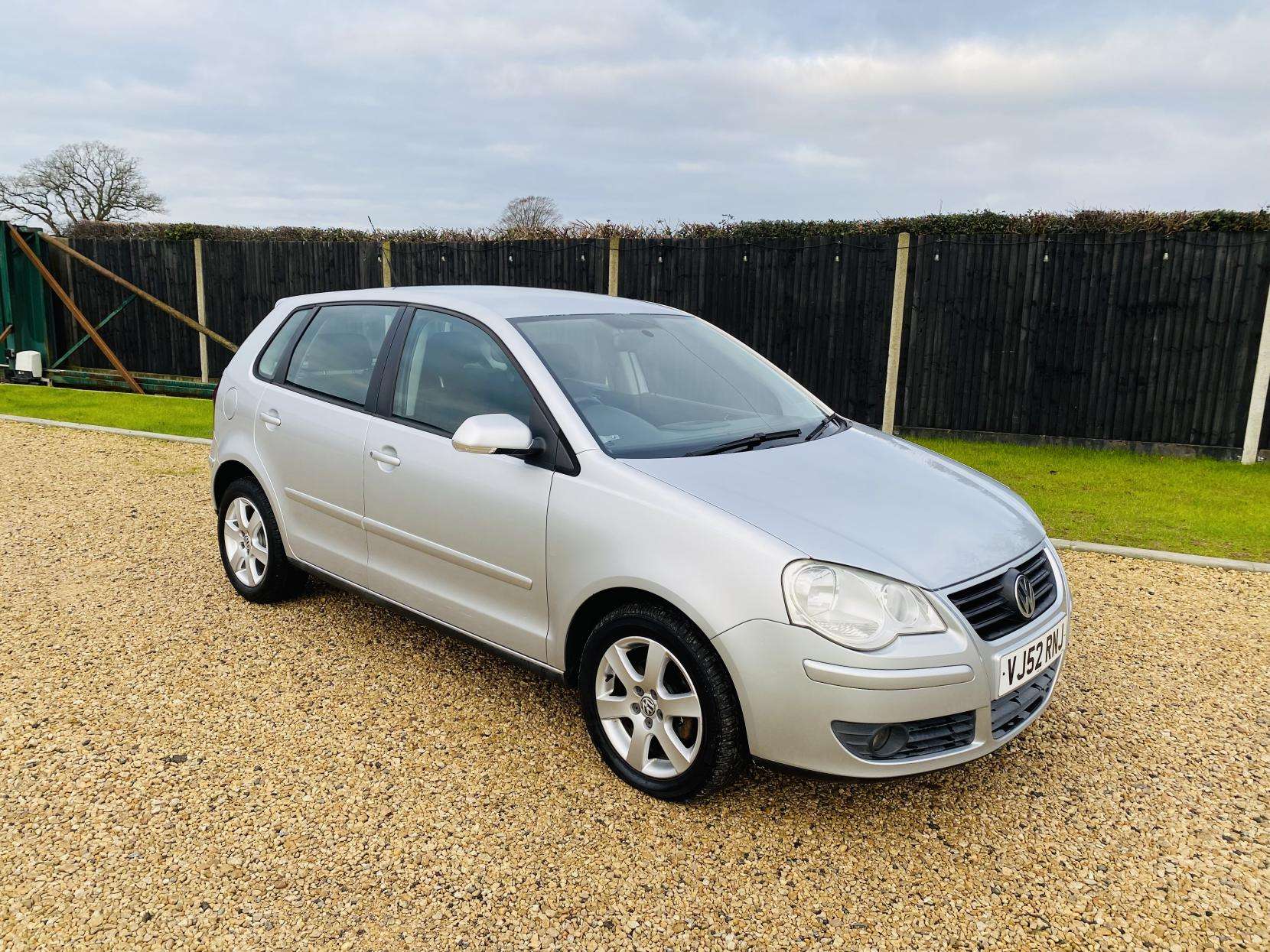 A 2005 VOLKSWAGEN POLO 1.4 SE Hatchback 5dr Petrol Automatic (185 g/km, 74 bhp) A 2005 VOLKSWAGEN POLO 1.4 SE Hatchback 5dr Petrol Automatic (185 g/km, 74 bhp)