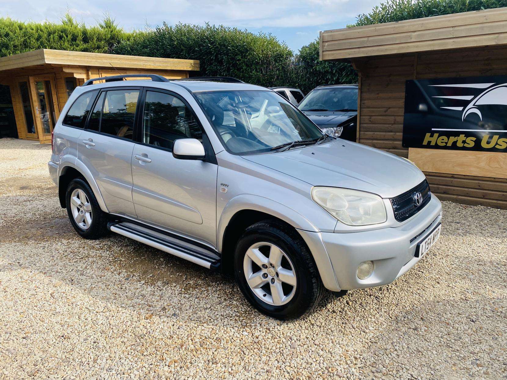 A 2004 TOYOTA RAV4 2.0 VVT-i XT4 SUV 5dr Petrol Automatic 4WD (224 g/km, 147 bhp) A 2004 TOYOTA RAV4 2.0 VVT-i XT4 SUV 5dr Petrol Automatic 4WD (224 g/km, 147 bhp)