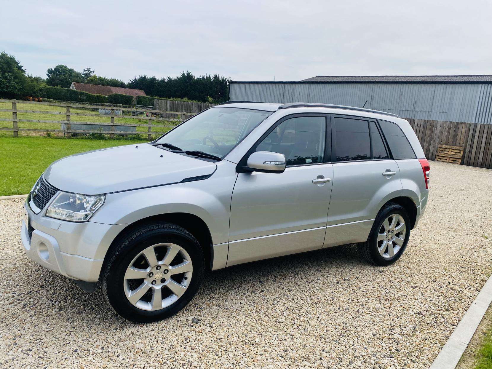 A 2012 SUZUKI GRAND VITARA 2.4 VVT SZ5 SUV 5dr Petrol Manual 4WD Euro 5 (169 ps) A 2012 SUZUKI GRAND VITARA 2.4 VVT SZ5 SUV 5dr Petrol Manual 4WD Euro 5 (169 ps)