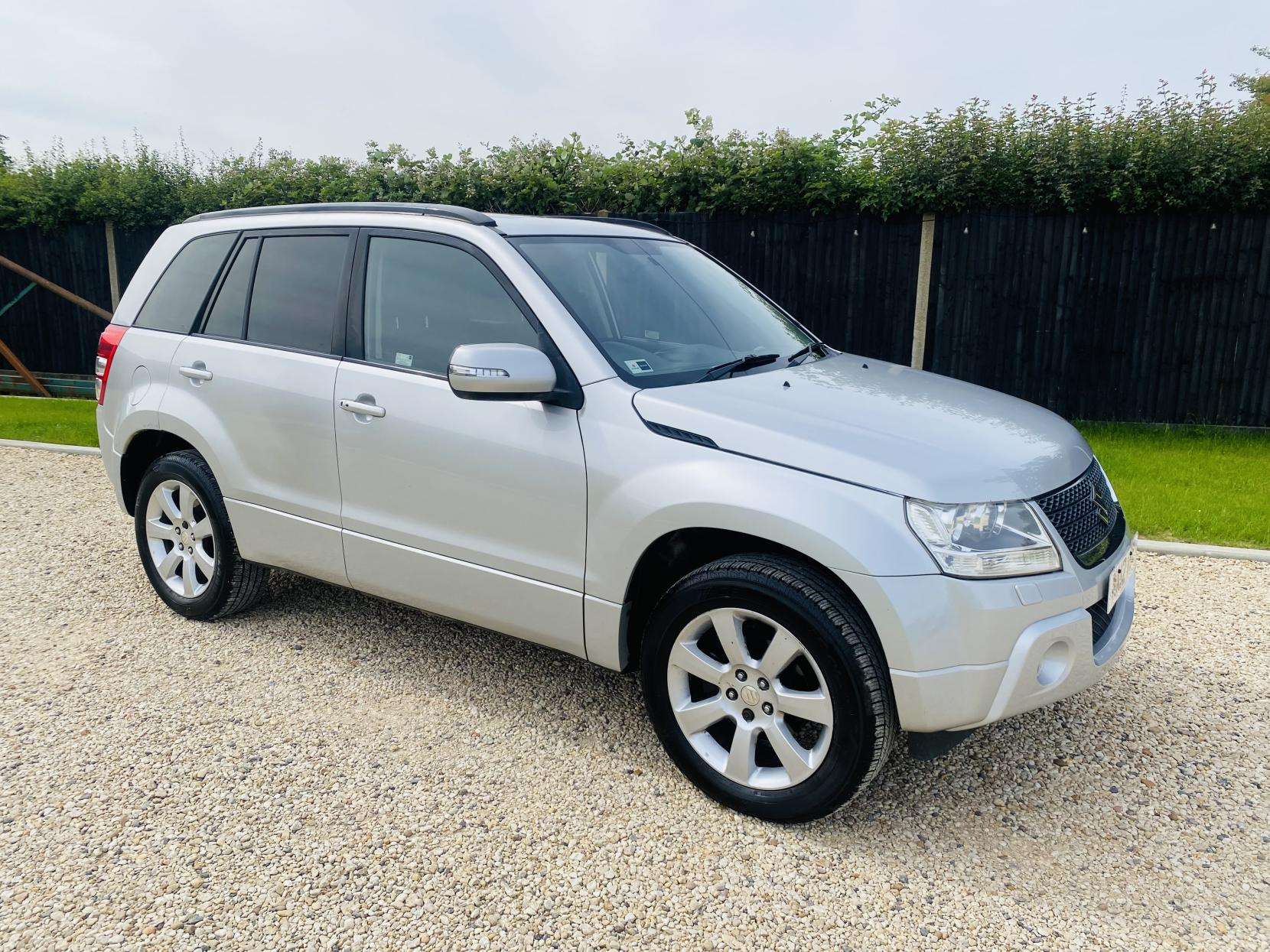 A 2012 SUZUKI GRAND VITARA 2.4 VVT SZ5 SUV 5dr Petrol Manual 4WD Euro 5 (169 ps) A 2012 SUZUKI GRAND VITARA 2.4 VVT SZ5 SUV 5dr Petrol Manual 4WD Euro 5 (169 ps)