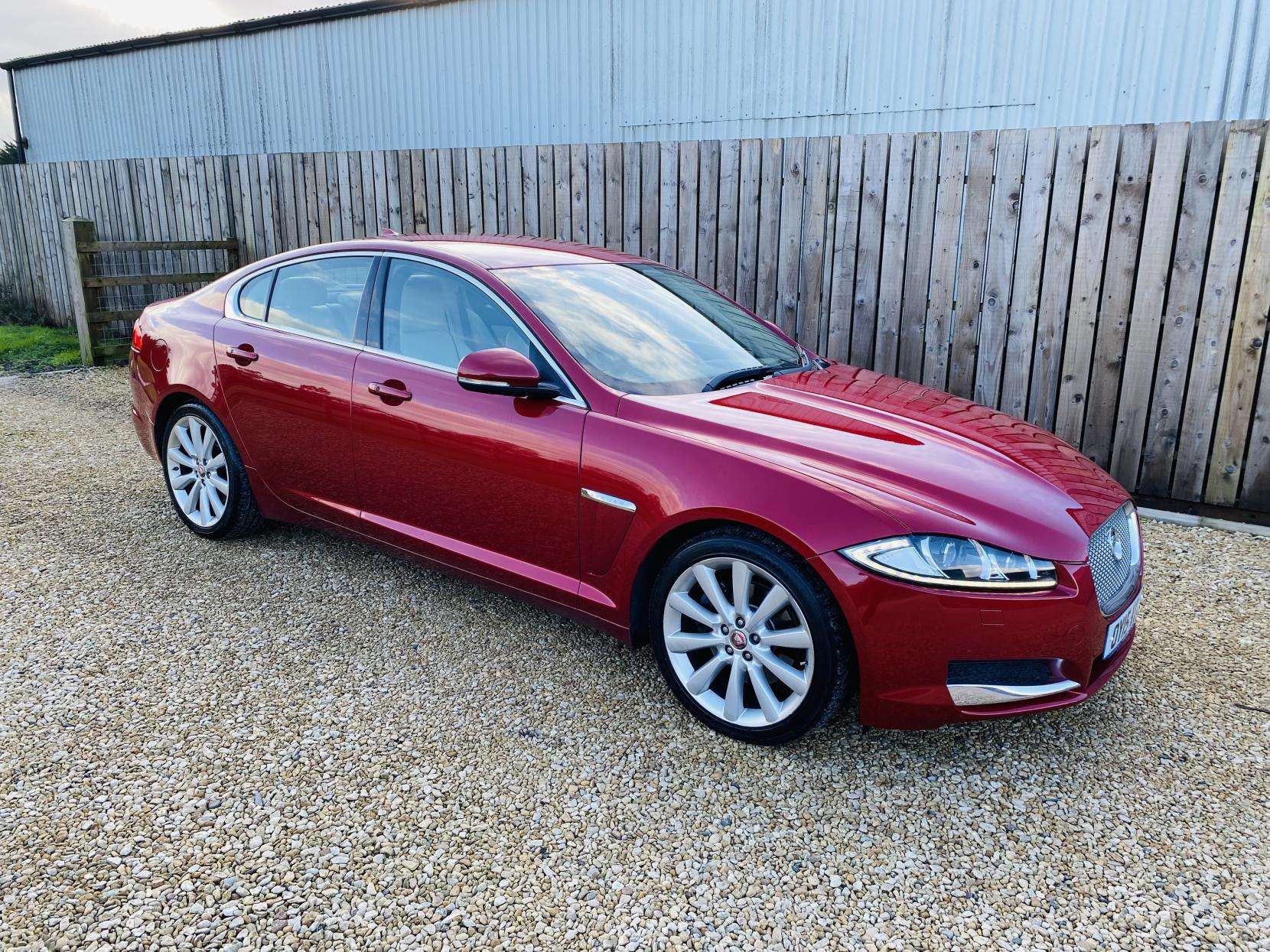 A 2015 JAGUAR XF 2.2d Portfolio Saloon 4dr Diesel Auto Euro 5 (s/s) (200 ps) A 2015 JAGUAR XF 2.2d Portfolio Saloon 4dr Diesel Auto Euro 5 (s/s) (200 ps)