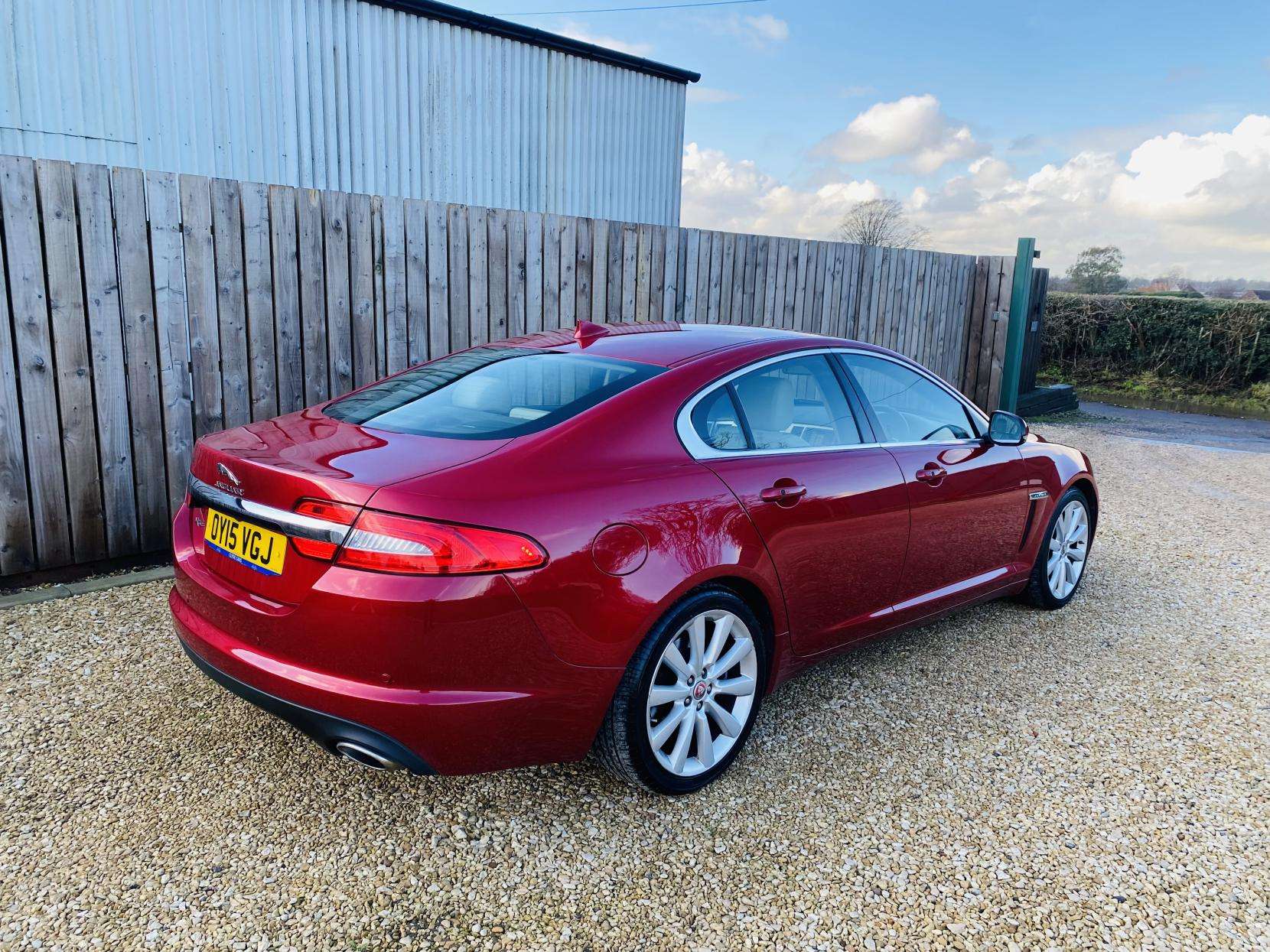 A 2015 JAGUAR XF 2.2d Portfolio Saloon 4dr Diesel Auto Euro 5 (s/s) (200 ps) A 2015 JAGUAR XF 2.2d Portfolio Saloon 4dr Diesel Auto Euro 5 (s/s) (200 ps)