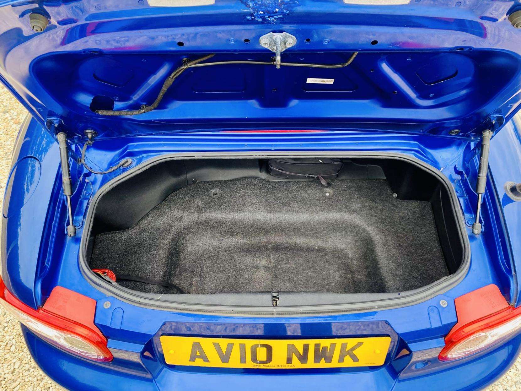 2010 MAZDA MX-5 2010 MAZDA MX-5